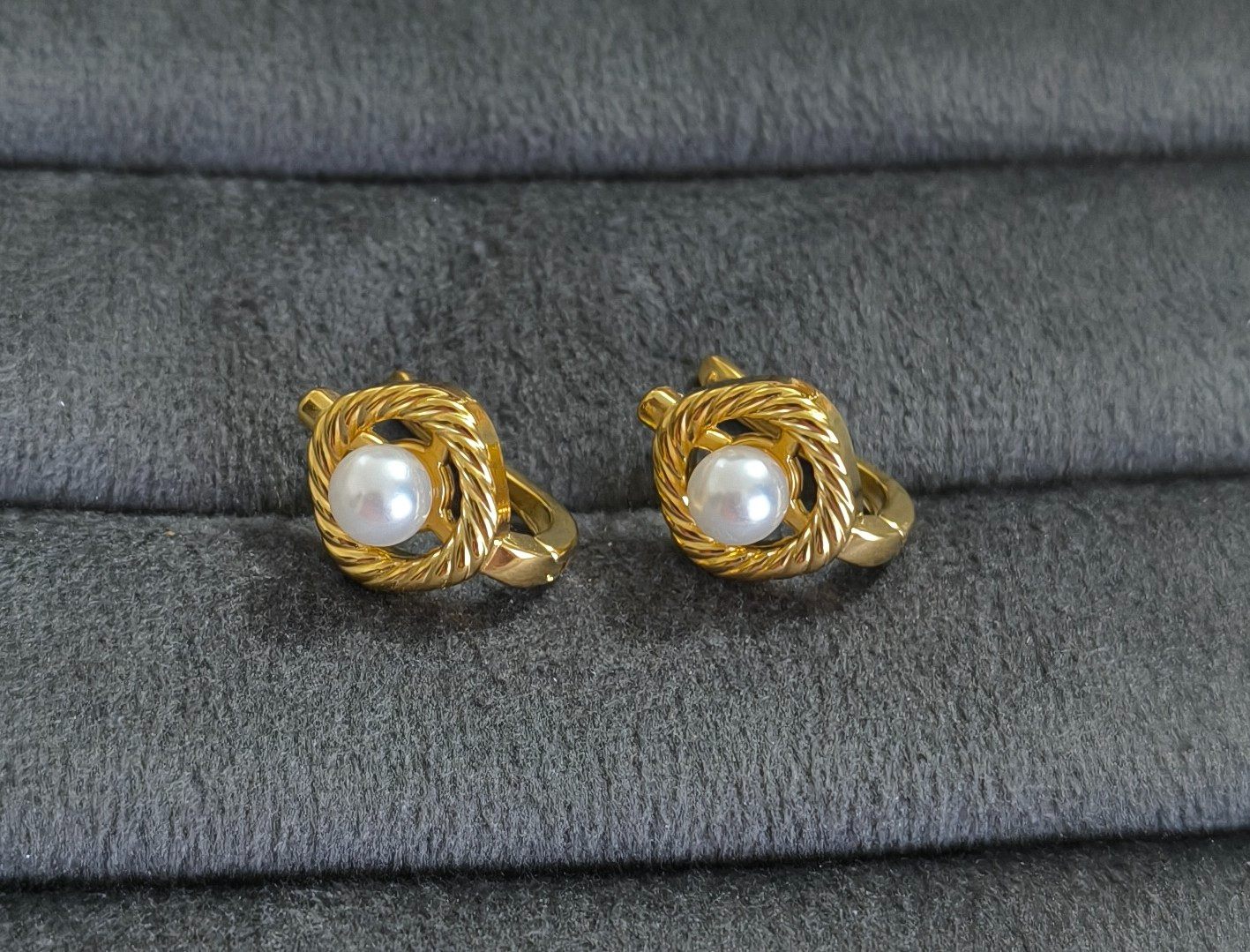 Anti Tarnish Earrings Shiny Peal Hoop 18K Gold Plated
