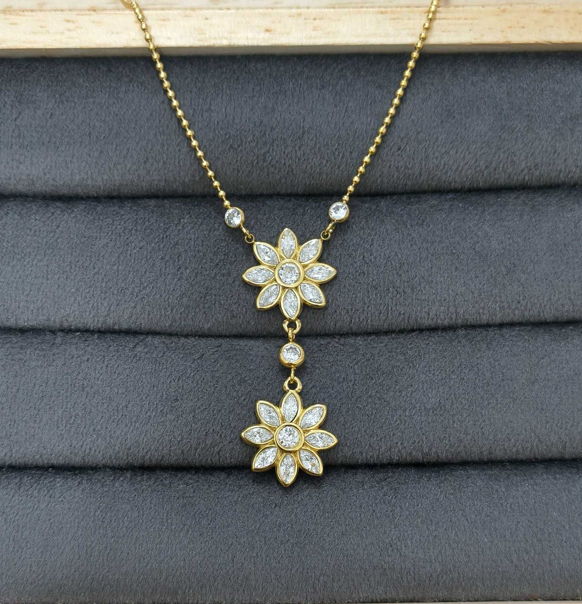 Anti Tarnish Floral Diamonds Necklace 18K Gold Plated