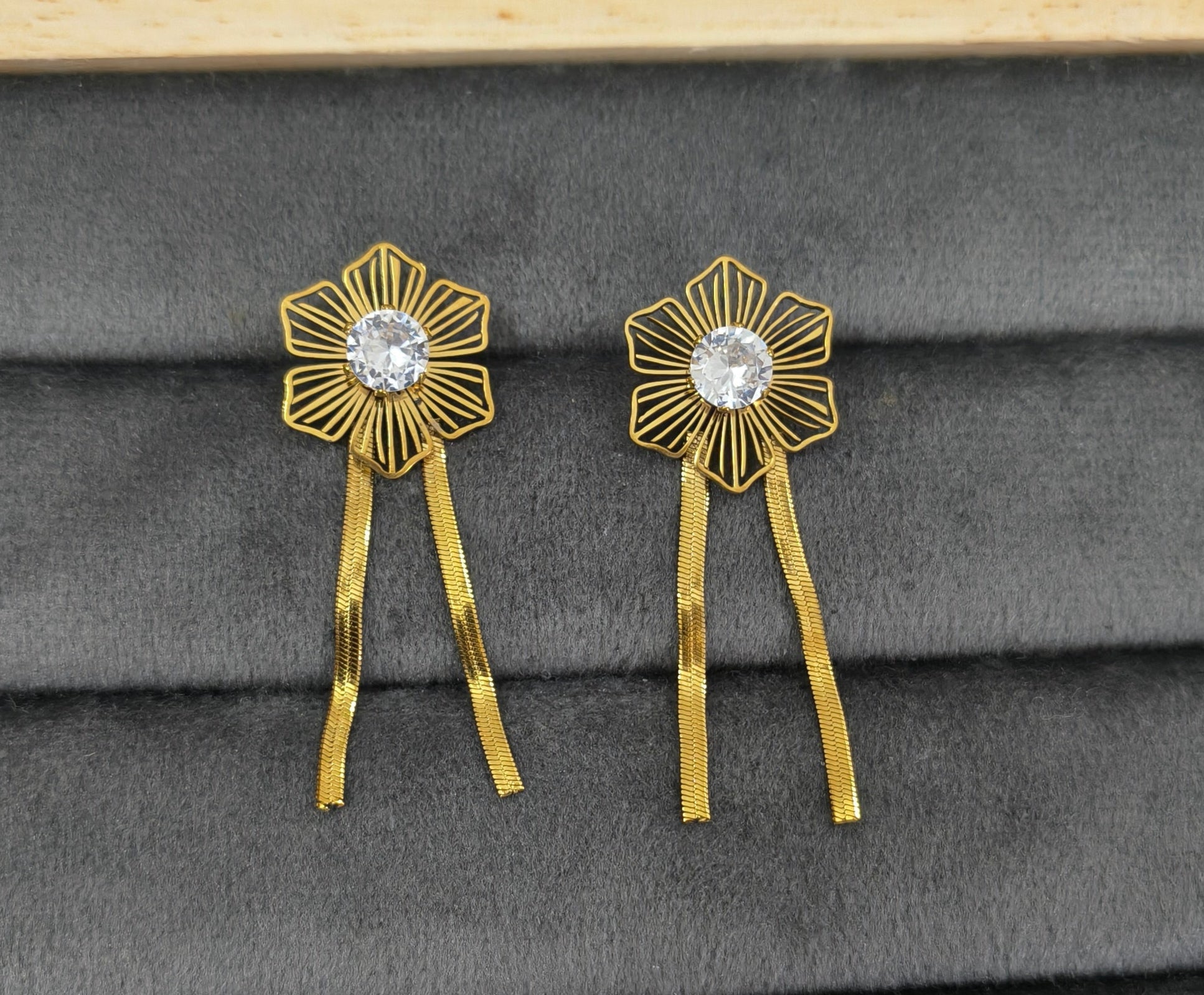 Anti Tarnish Floral Necklace Earring Combo Set 18K Gold Plated