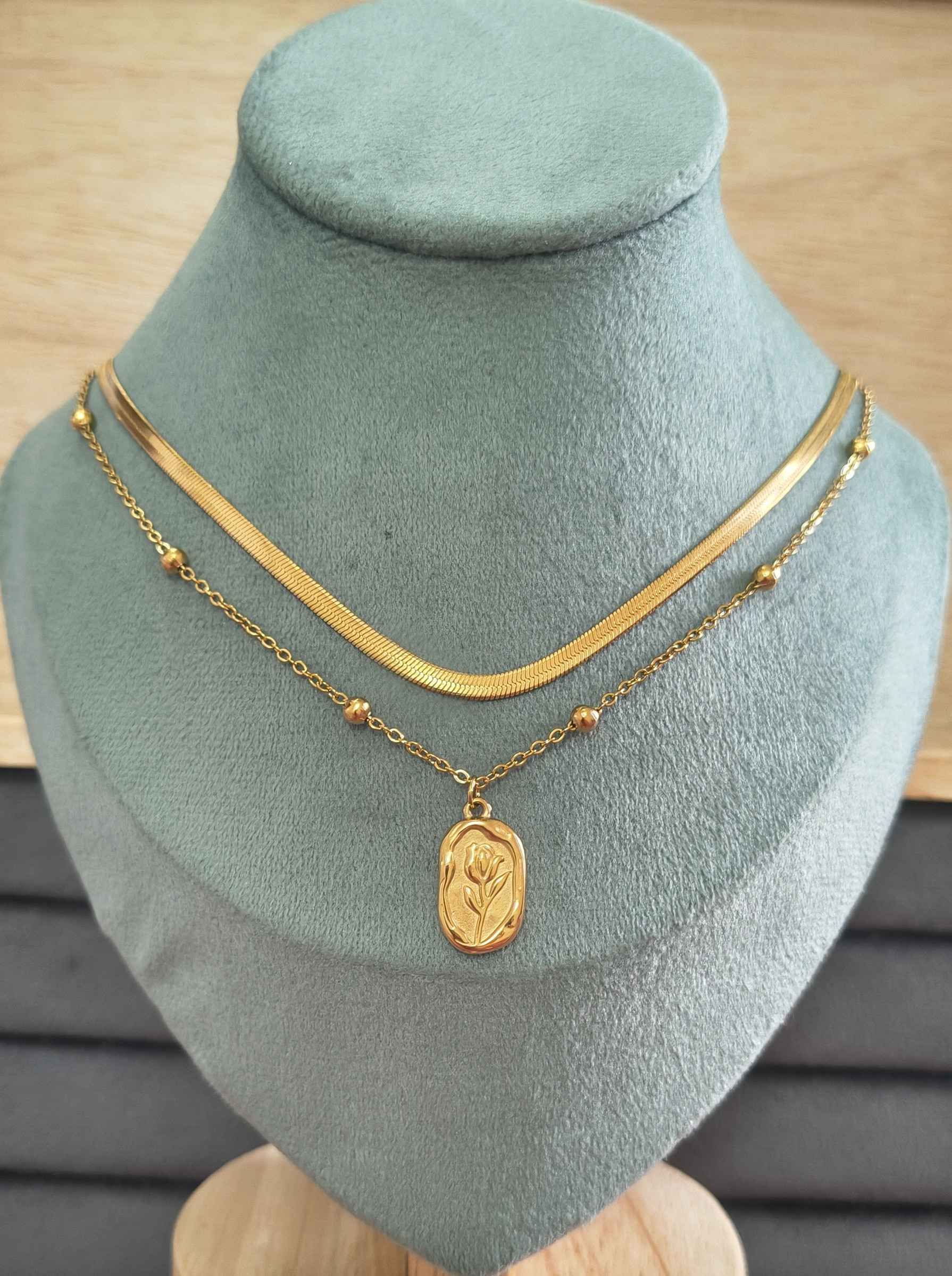 Anti Tarnish Floral Pendant Layered Necklace 18K Gold Plated