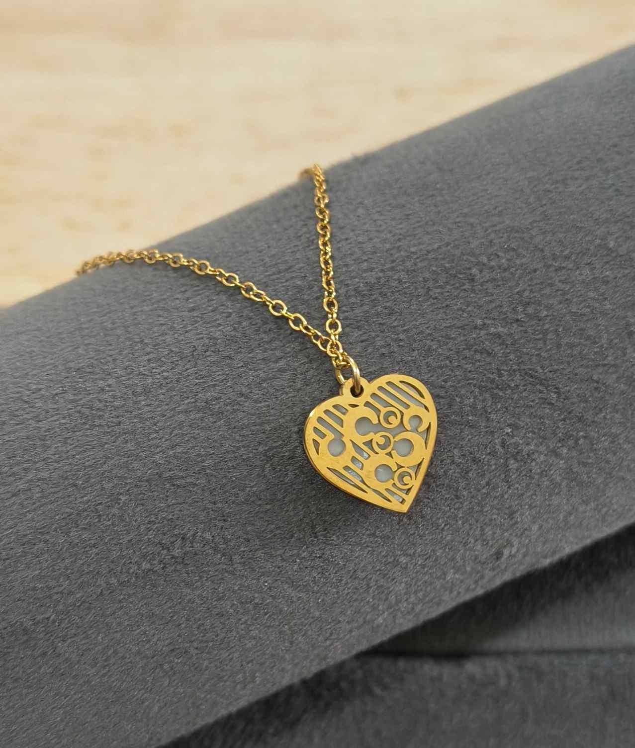 Anti Tarnish Geometric Heart Pendant Necklace 18K Gold