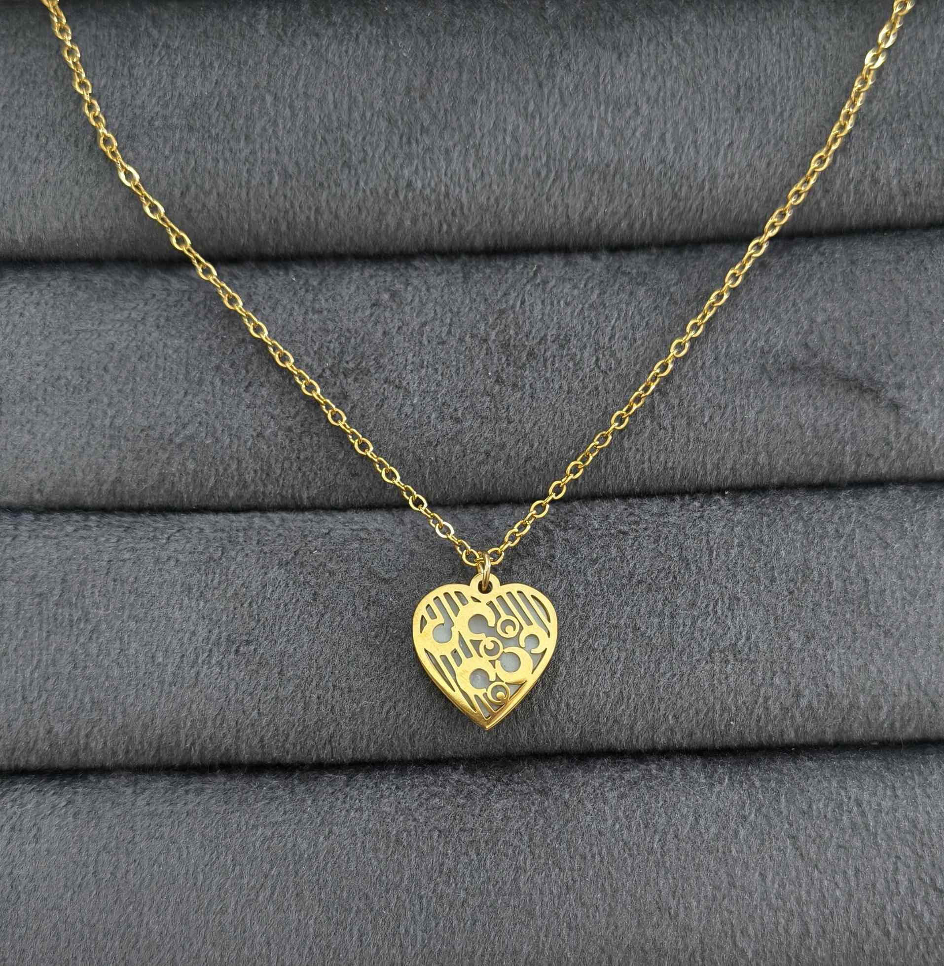 Anti Tarnish Geometric Heart Pendant Necklace 18K Gold