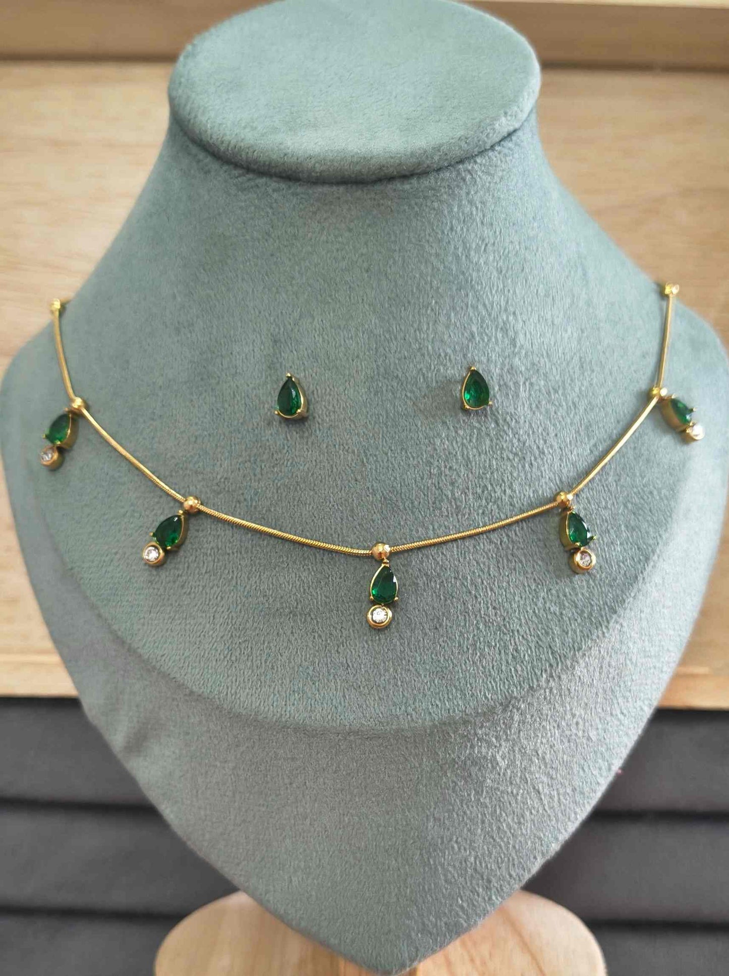 Anti Tarnish Green Teardrop Diamond Necklace With Earrings