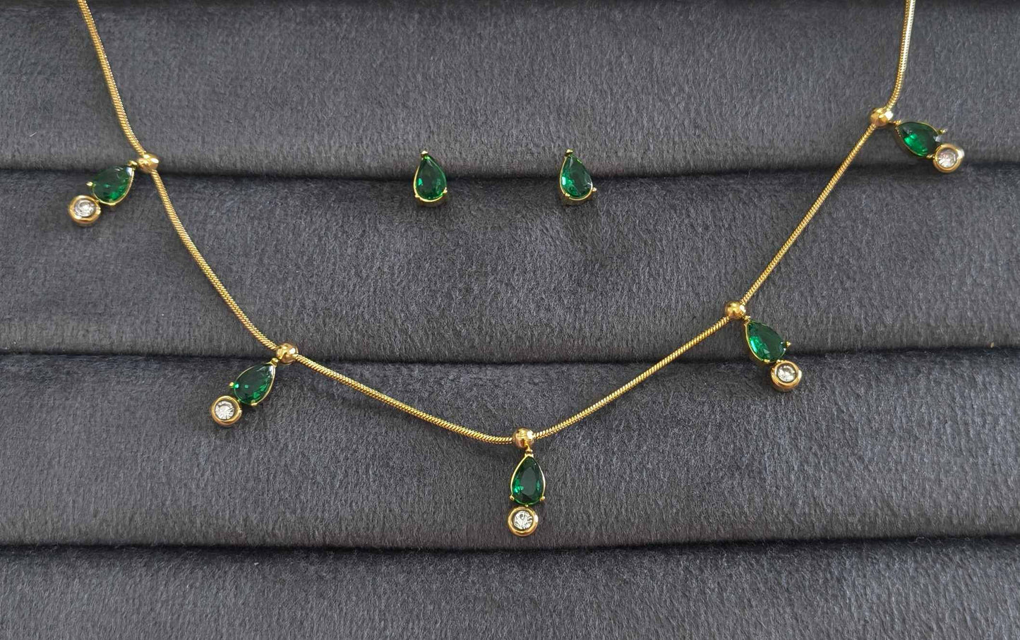 Anti Tarnish Green Teardrop Diamond Necklace With Earrings