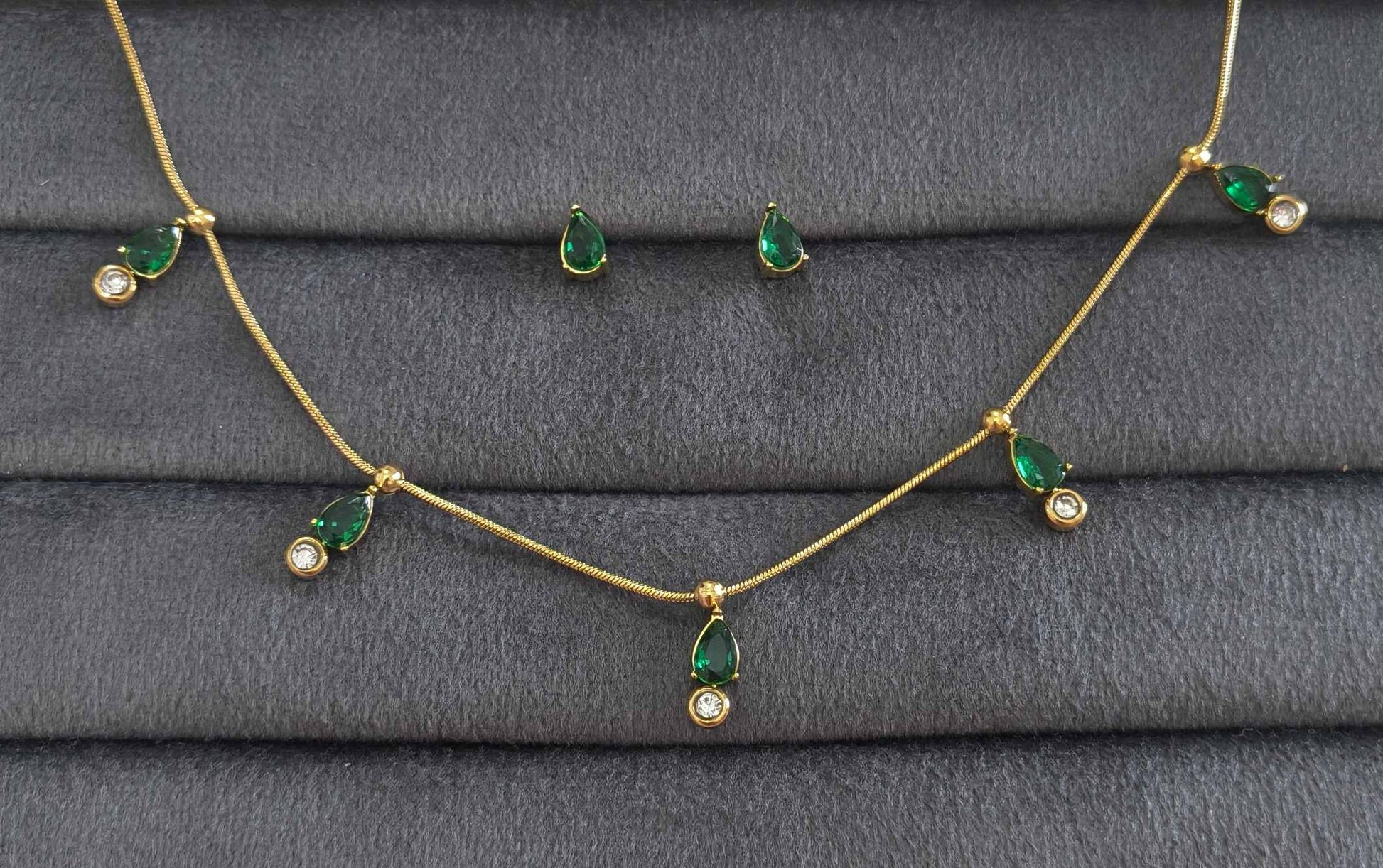 Anti Tarnish Green Teardrop Diamond Necklace With Earrings