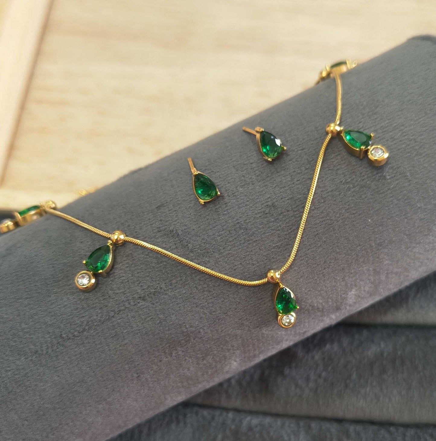 Anti Tarnish Green Teardrop Diamond Necklace With Earrings