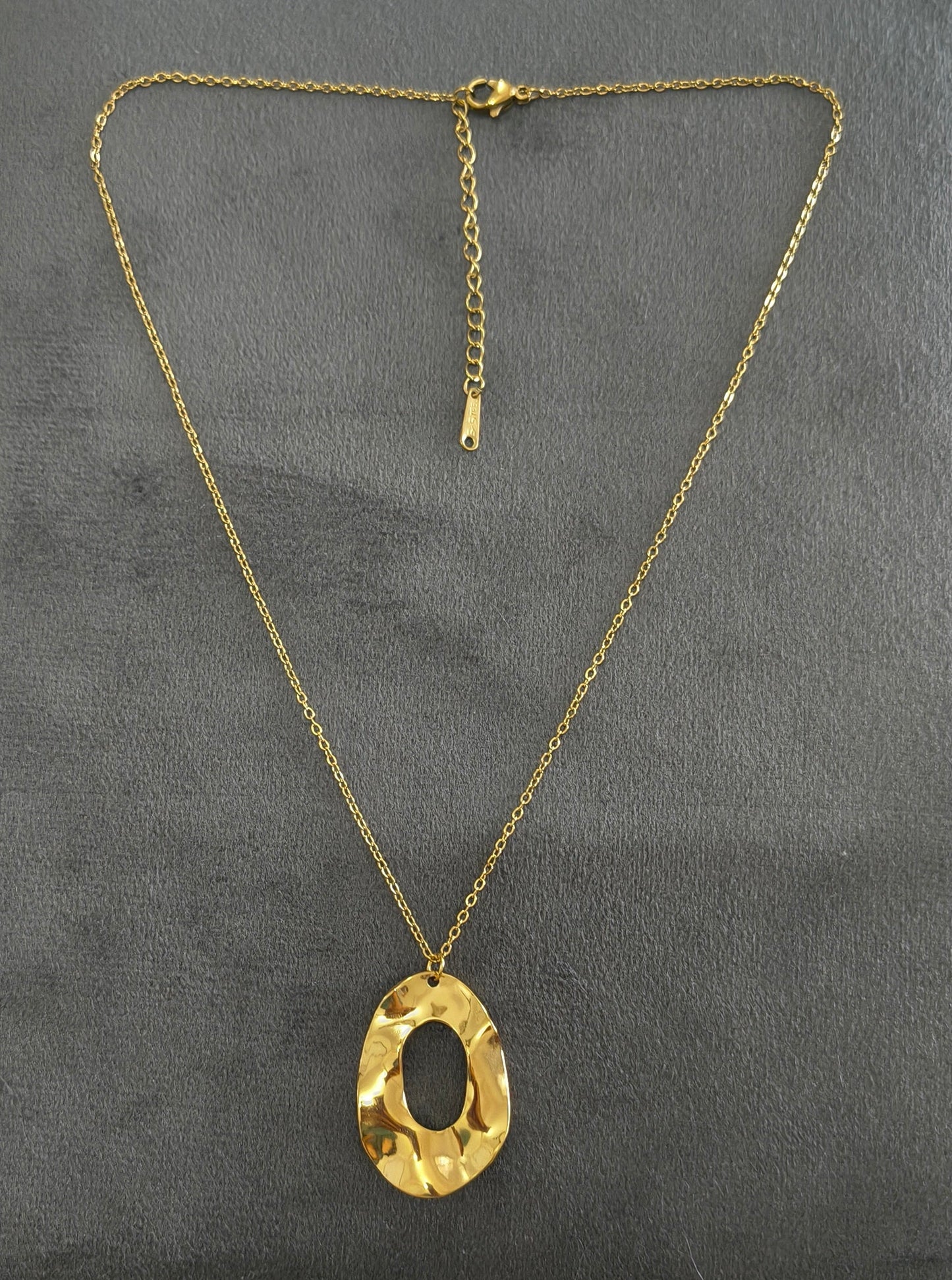 Anti Tarnish Hollow Round Pendant Necklace 18K Gold Plated