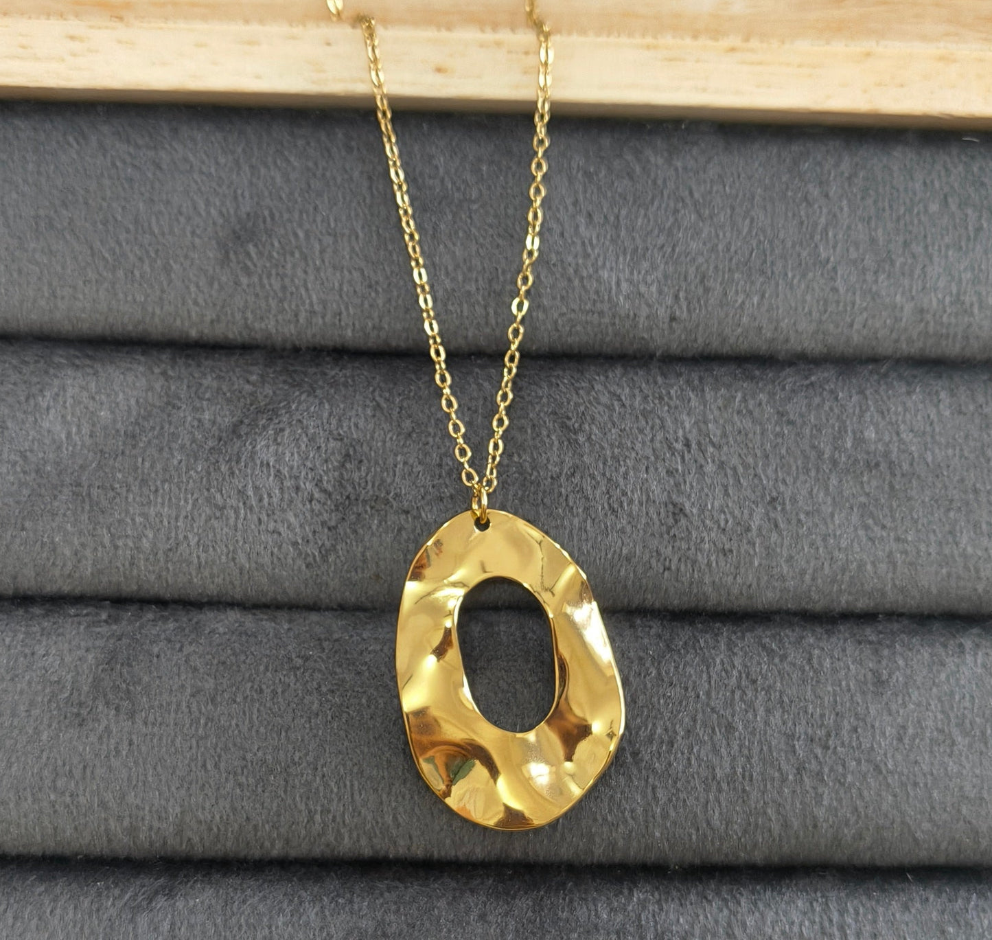 Anti Tarnish Hollow Round Pendant Necklace 18K Gold Plated