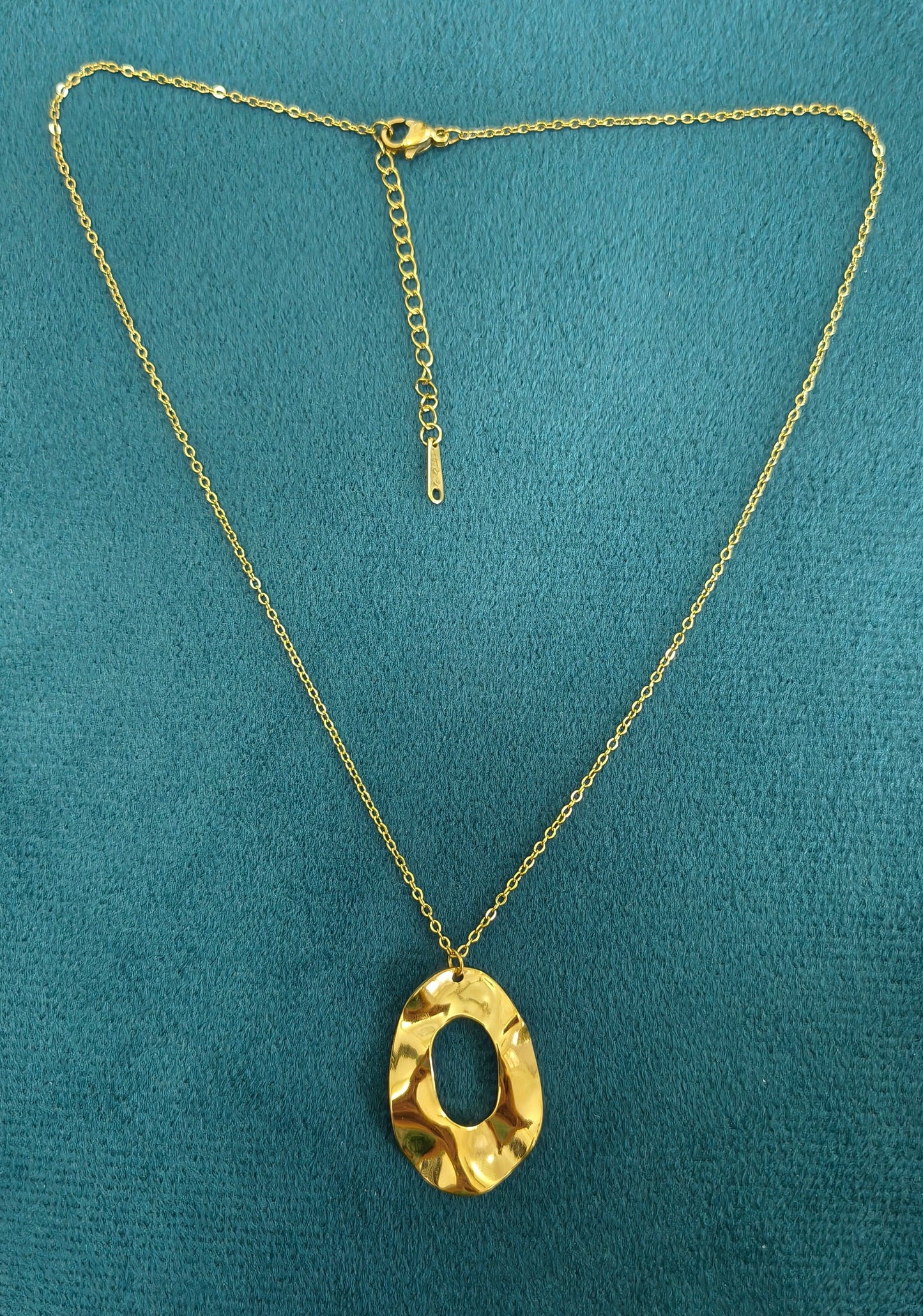 Anti Tarnish Hollow Round Pendant Necklace 18K Gold Plated