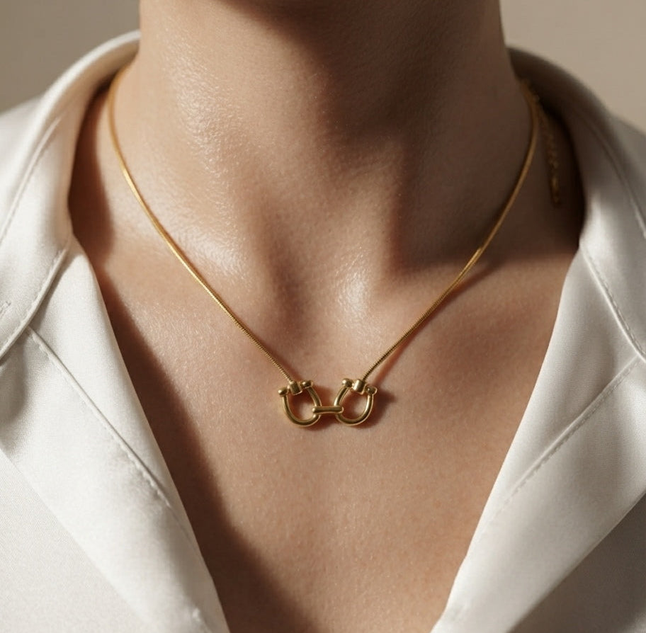 Anti Tarnish Horseshoe Pendant Necklace 18K Gold Plated