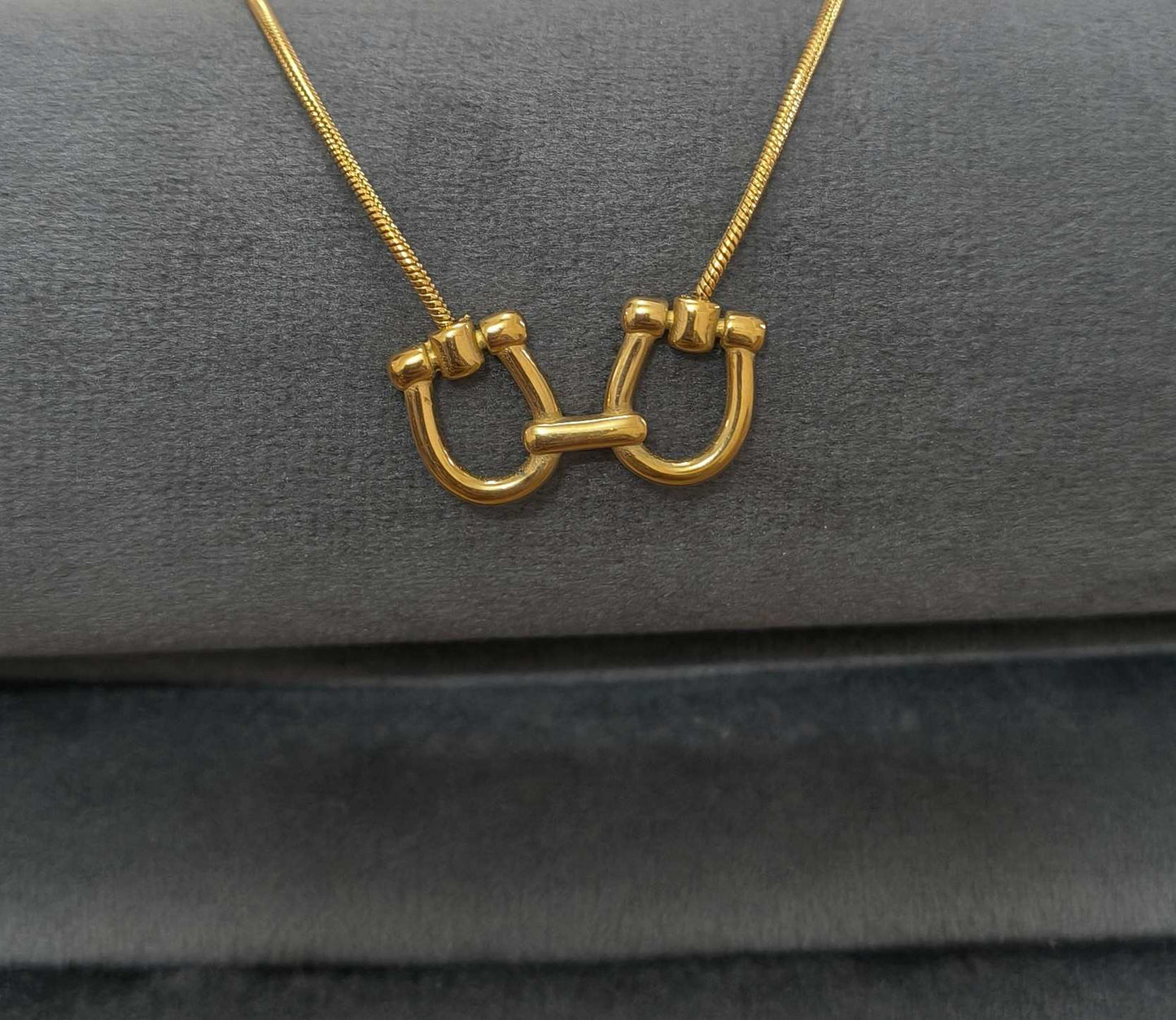 Anti Tarnish Horseshoe Pendant Necklace 18K Gold Plated