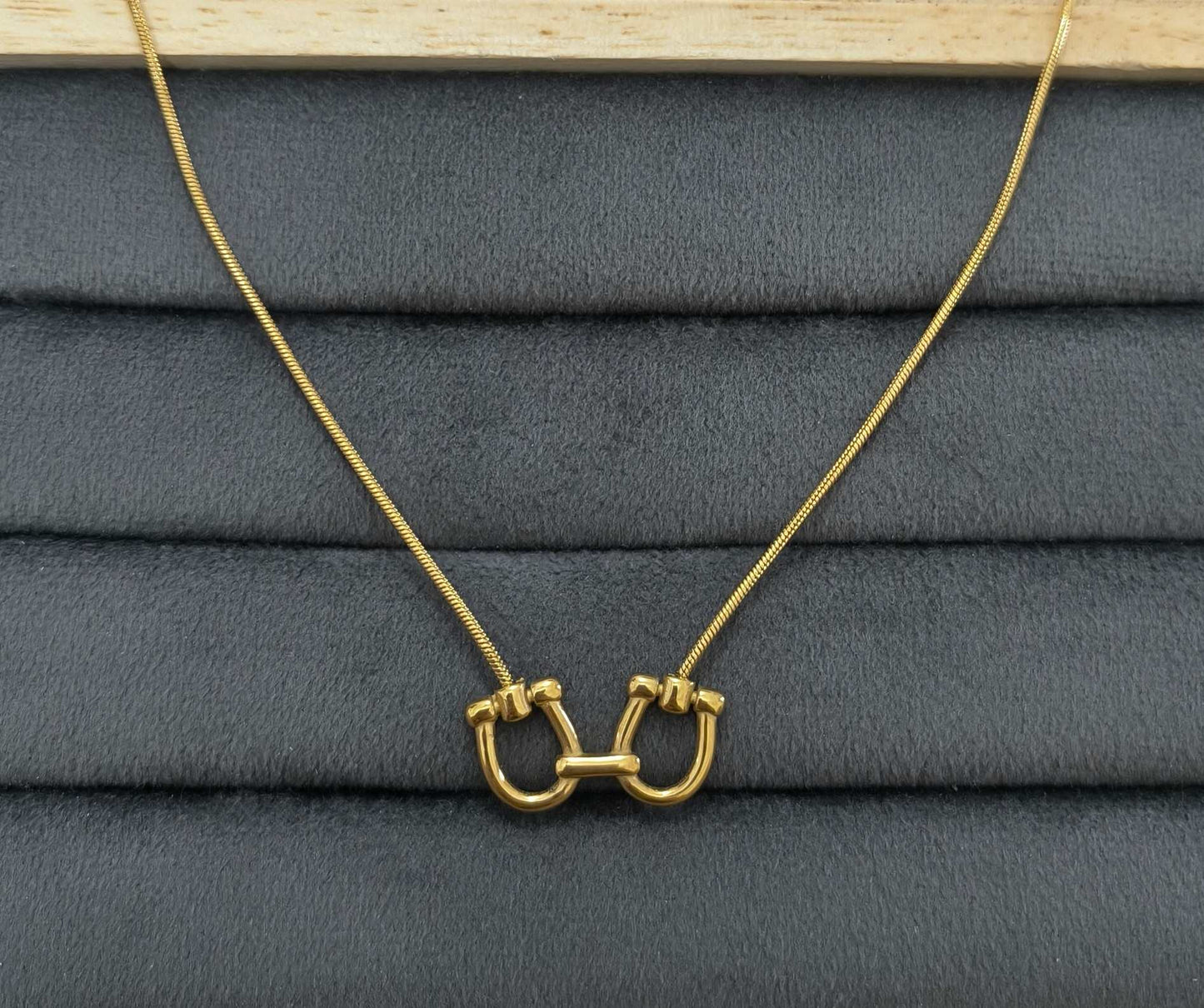 Anti Tarnish Horseshoe Pendant Necklace 18K Gold Plated