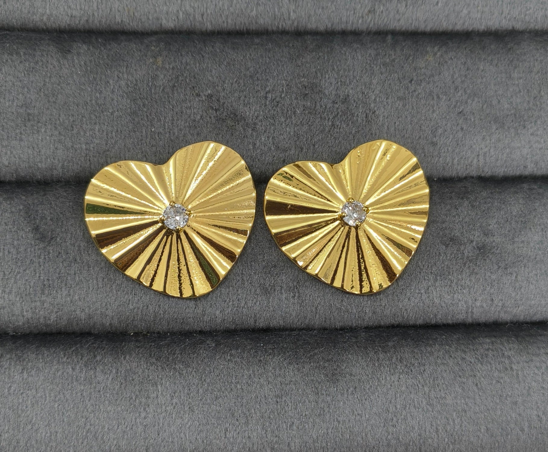 Anti Tarnish Moissanite Heart Studs Earrings 18K Gold Plated
