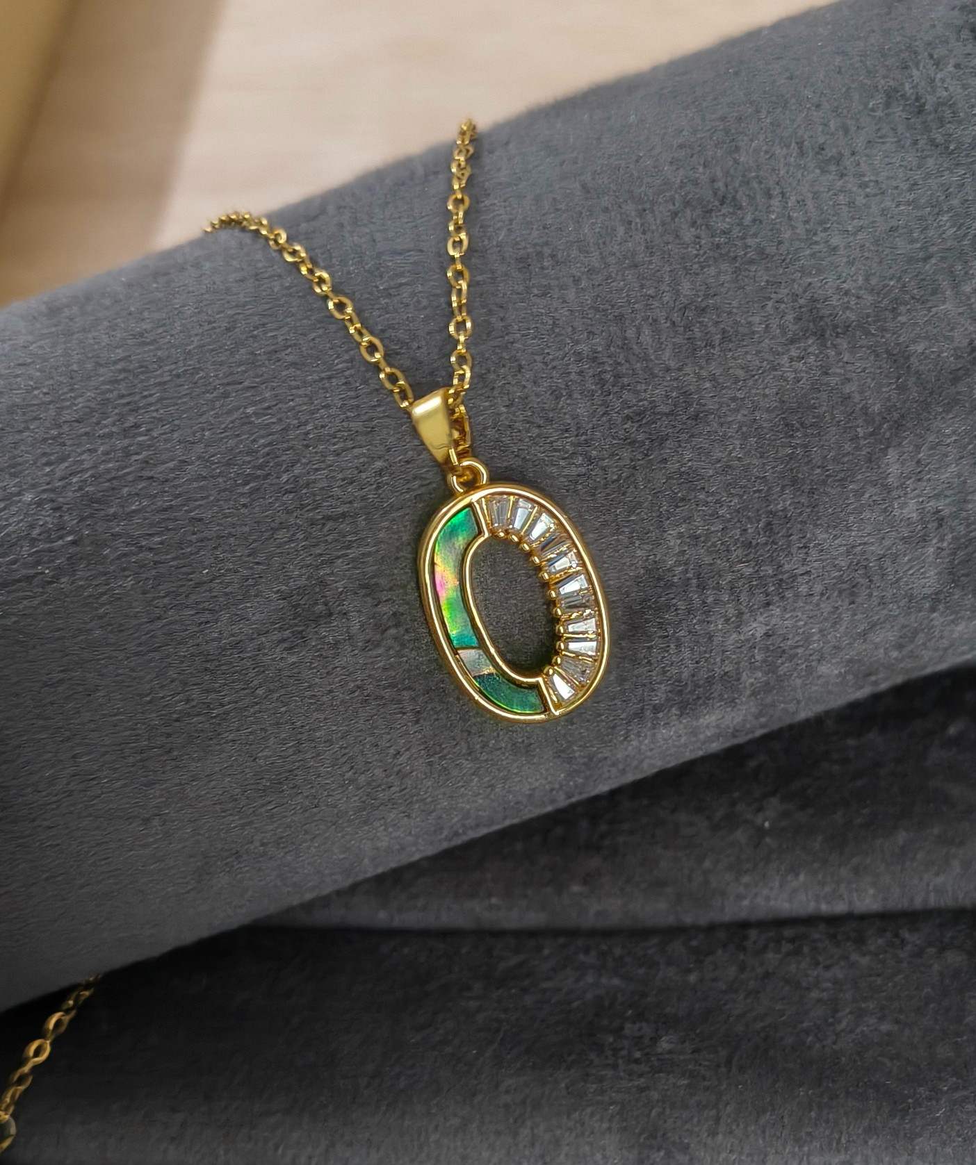 Anti Tarnish Necklace Acrylic Pendant 18K Gold Plated