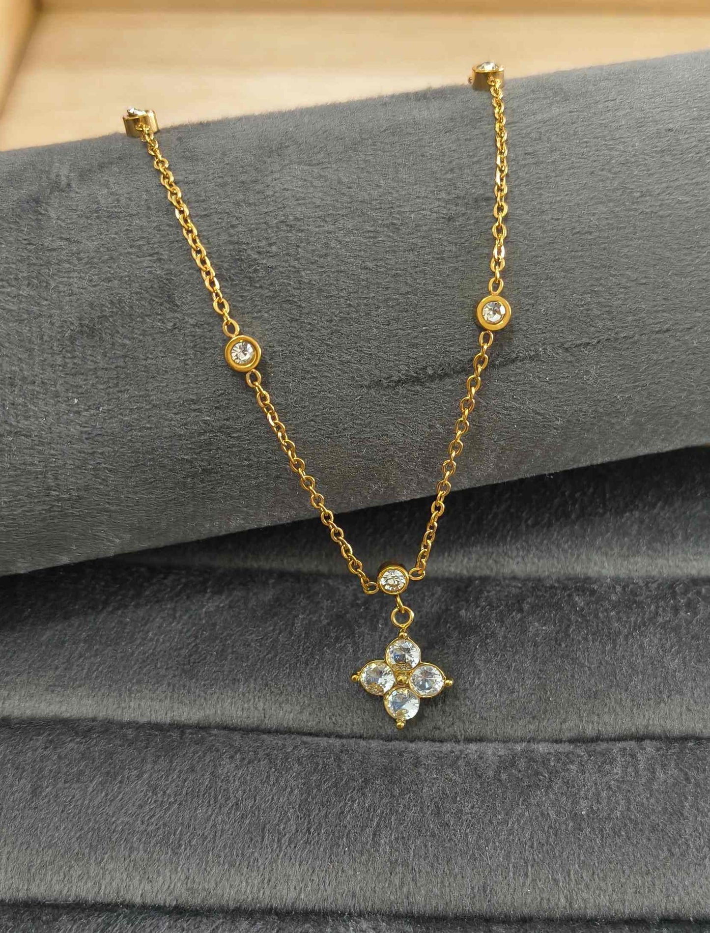 Anti Tarnish Necklace Diamond Floral Chain 18K Gold Plated