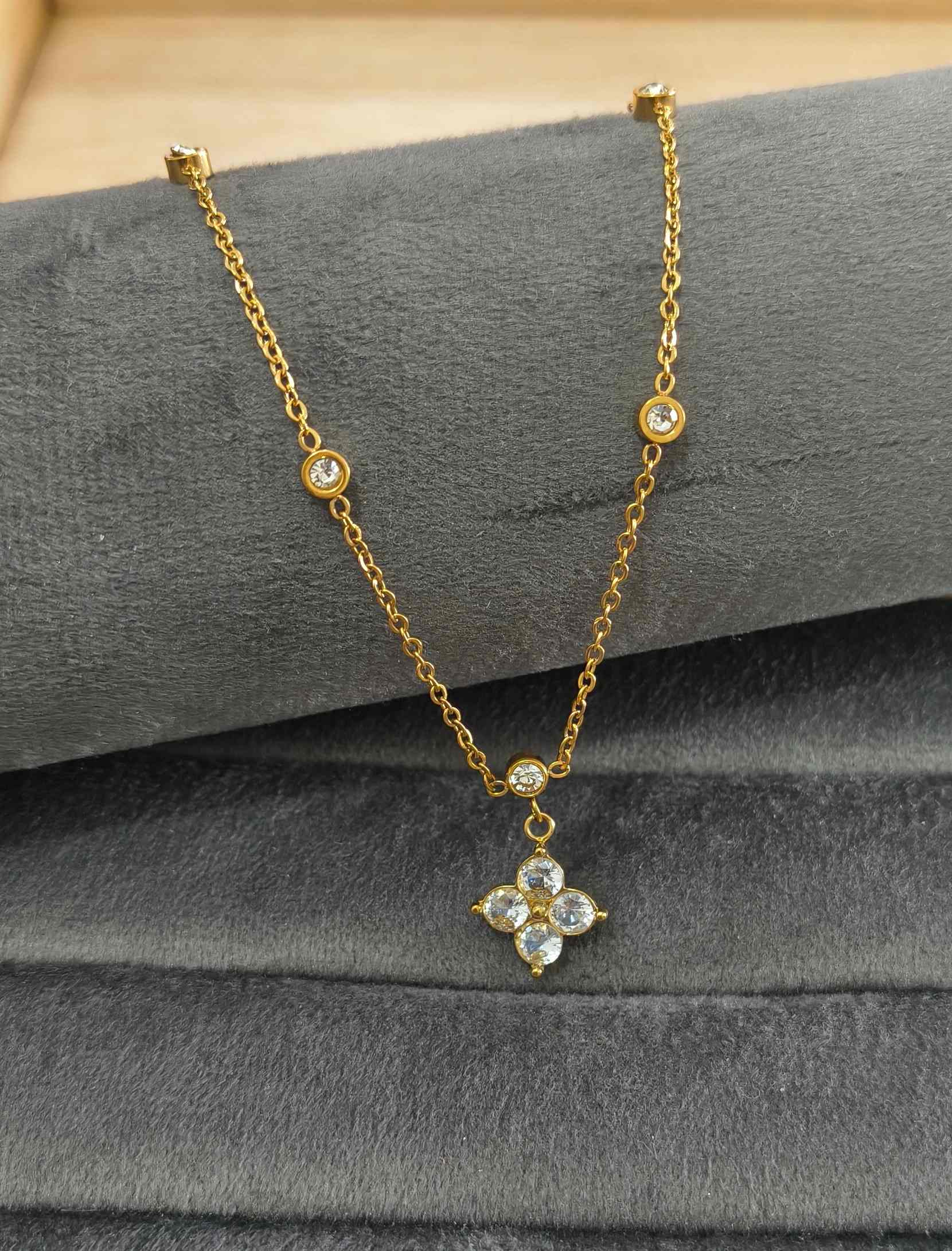 Anti Tarnish Necklace Diamond Floral Chain 18K Gold Plated