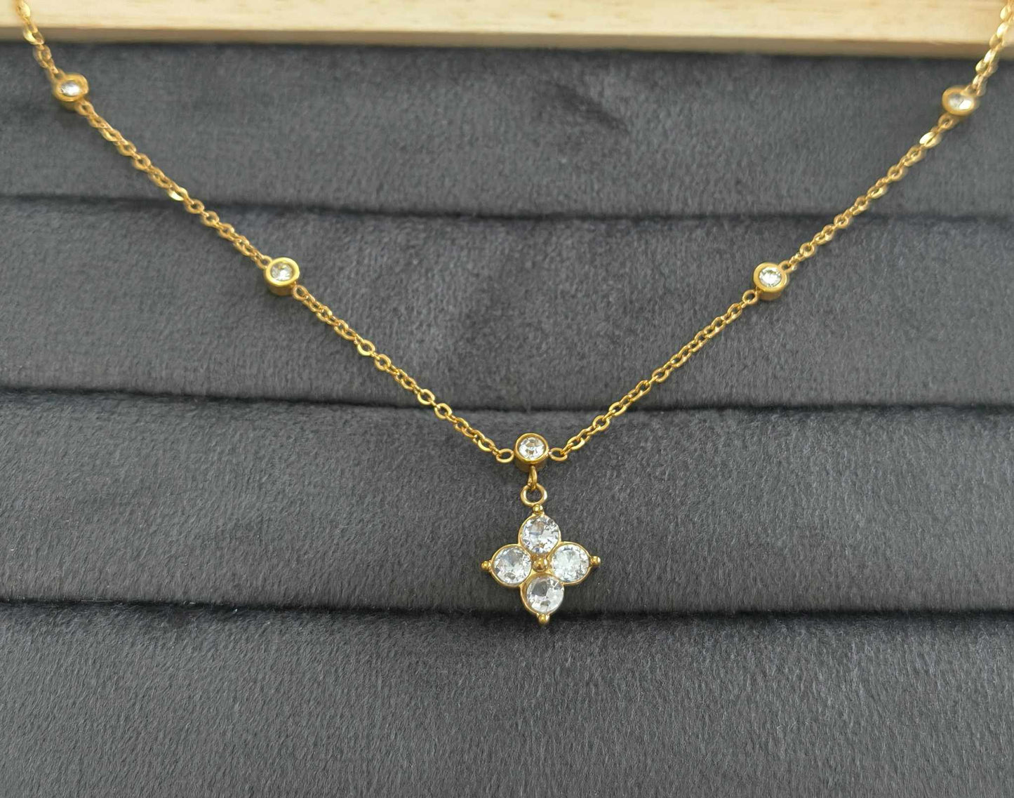 Anti Tarnish Necklace Diamond Floral Chain 18K Gold Plated