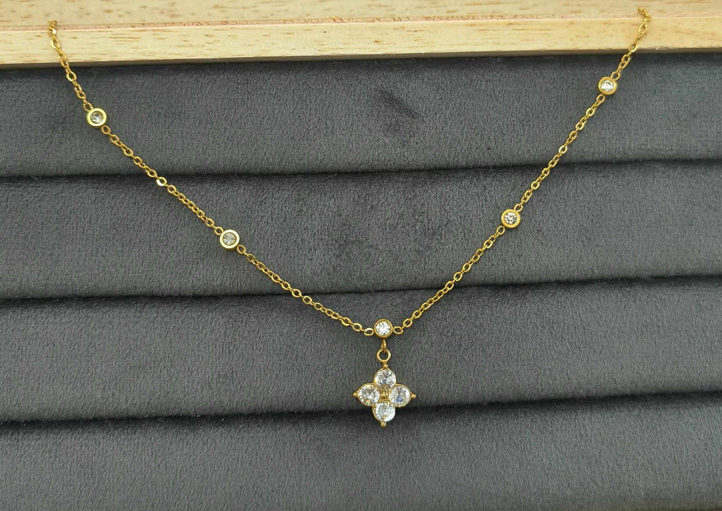 Anti Tarnish Necklace Diamond Floral Chain 18K Gold Plated