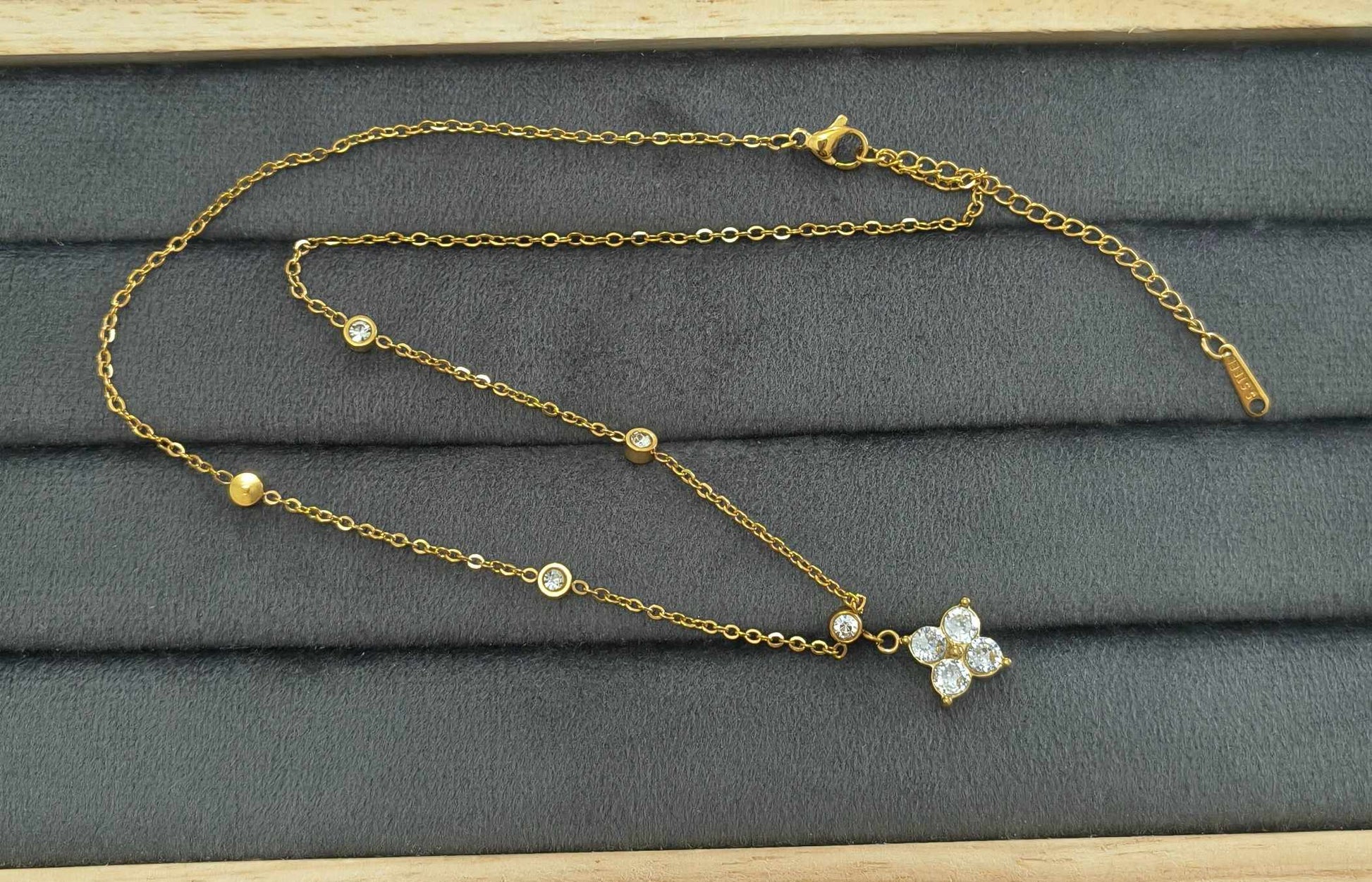 Anti Tarnish Necklace Diamond Floral Chain 18K Gold Plated
