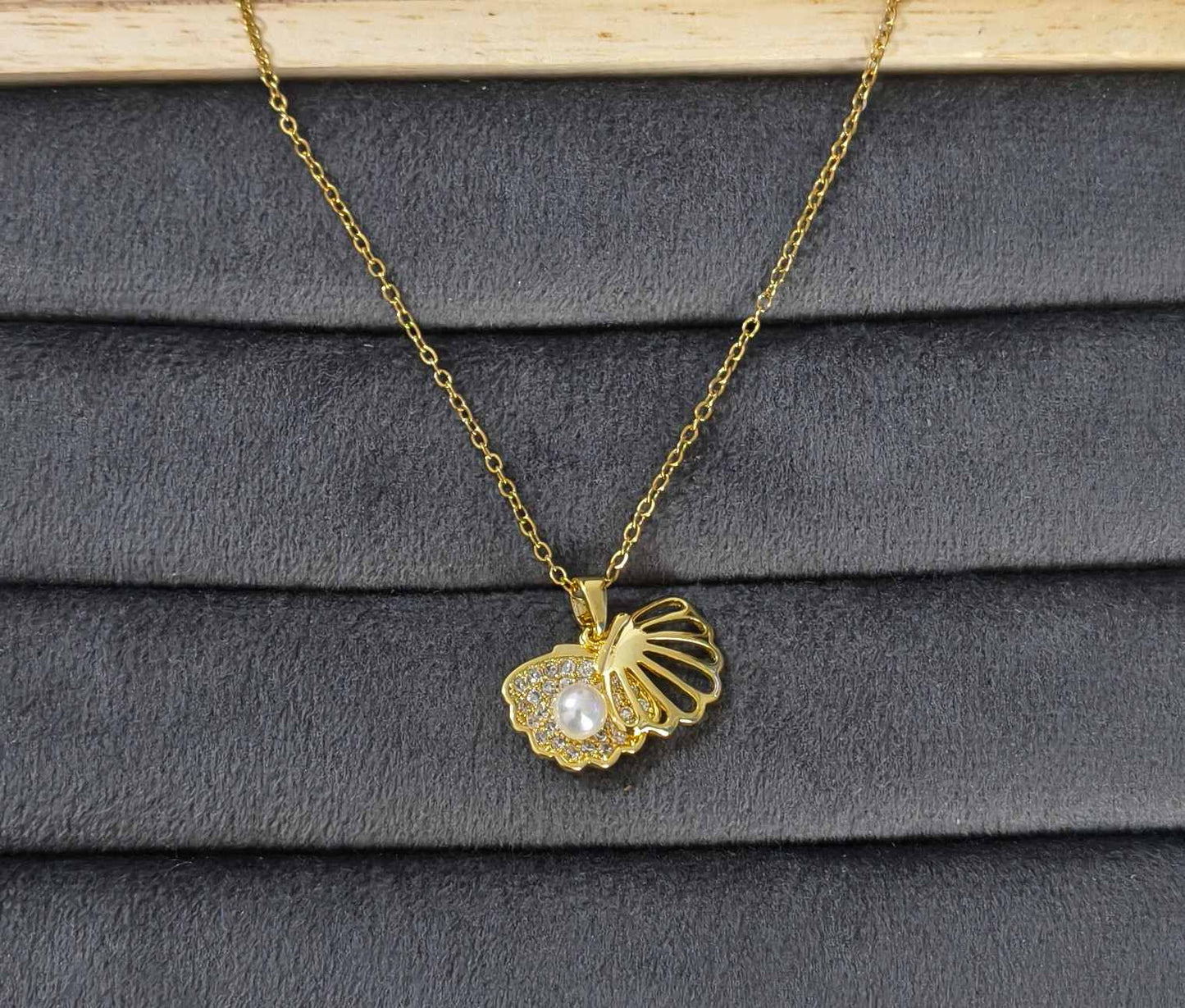 Anti Tarnish Necklace Pearl Seashell 18K Gold Plated