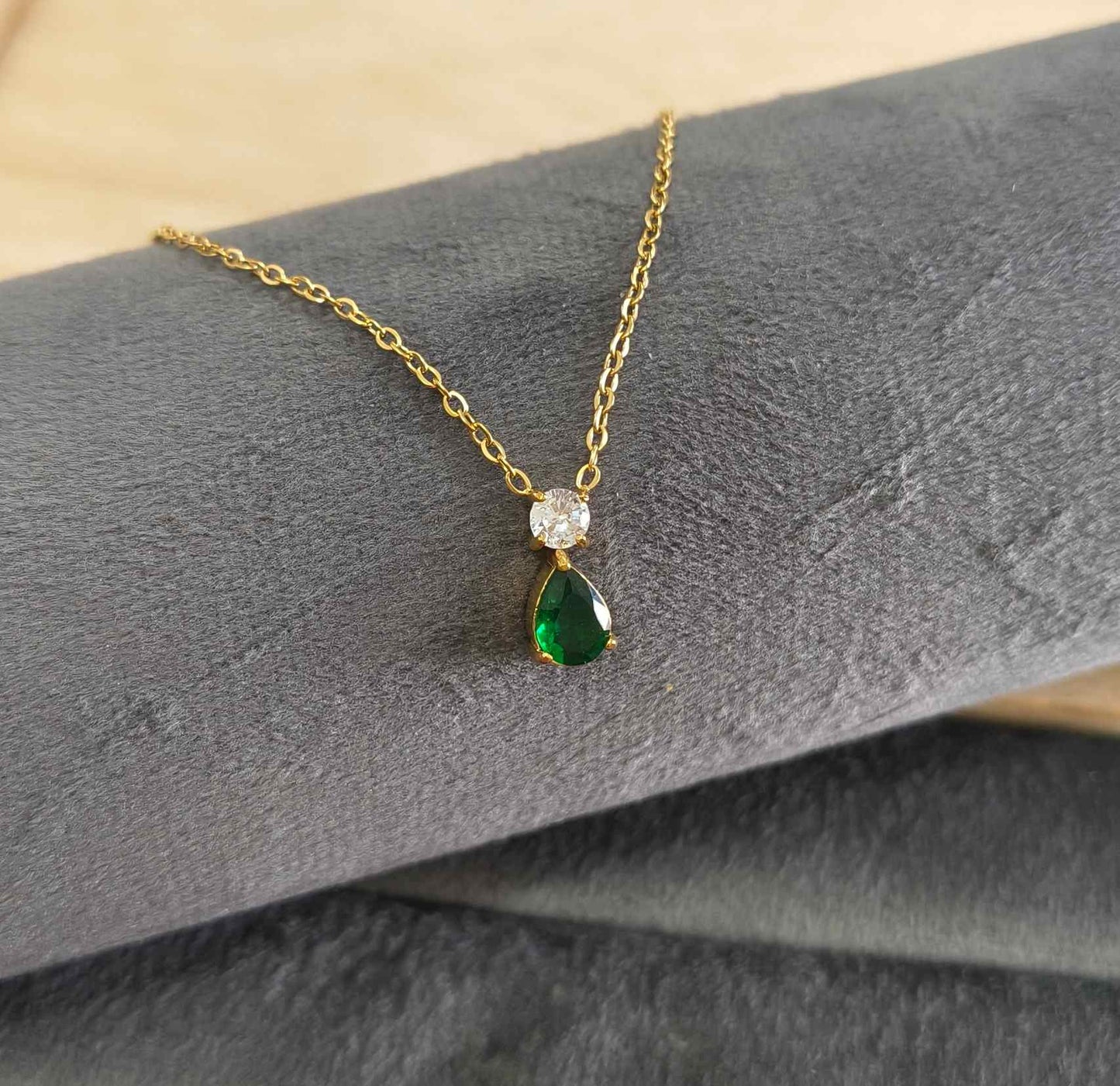 Anti Tarnish Necklace Shiny Emerald Pendant 18K Gold Plated