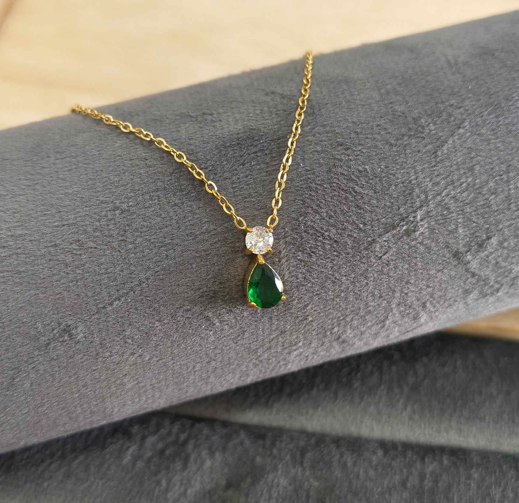 Anti Tarnish Necklace Shiny Emerald Pendant 18K Gold Plated