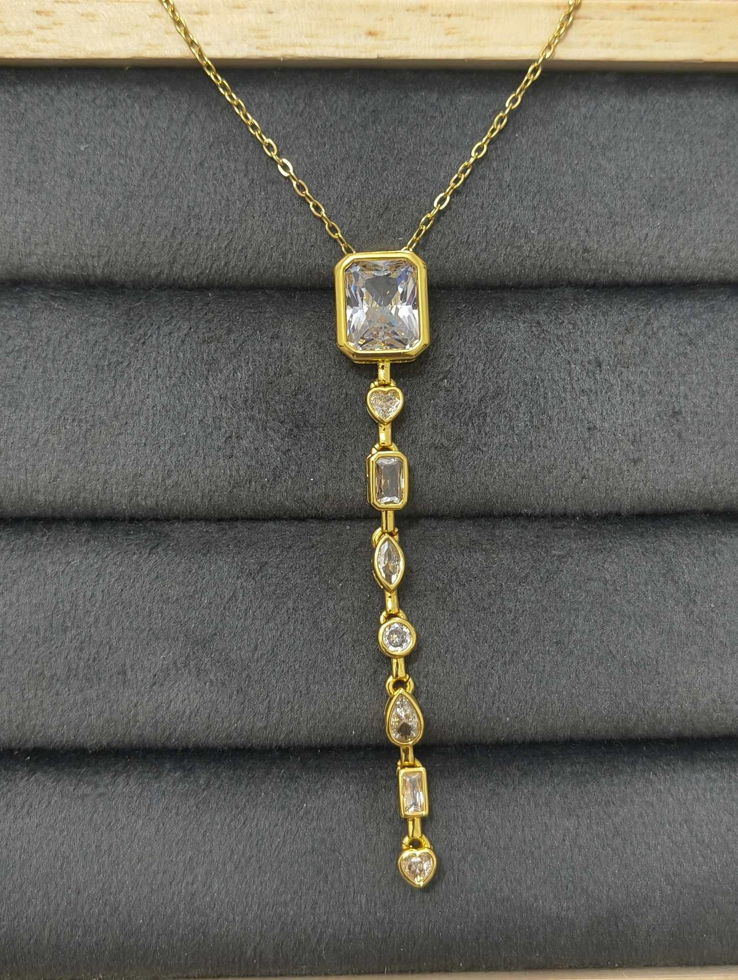 Anti Tarnish Necklace Stylish Drop Pendant 18K Gold Plated