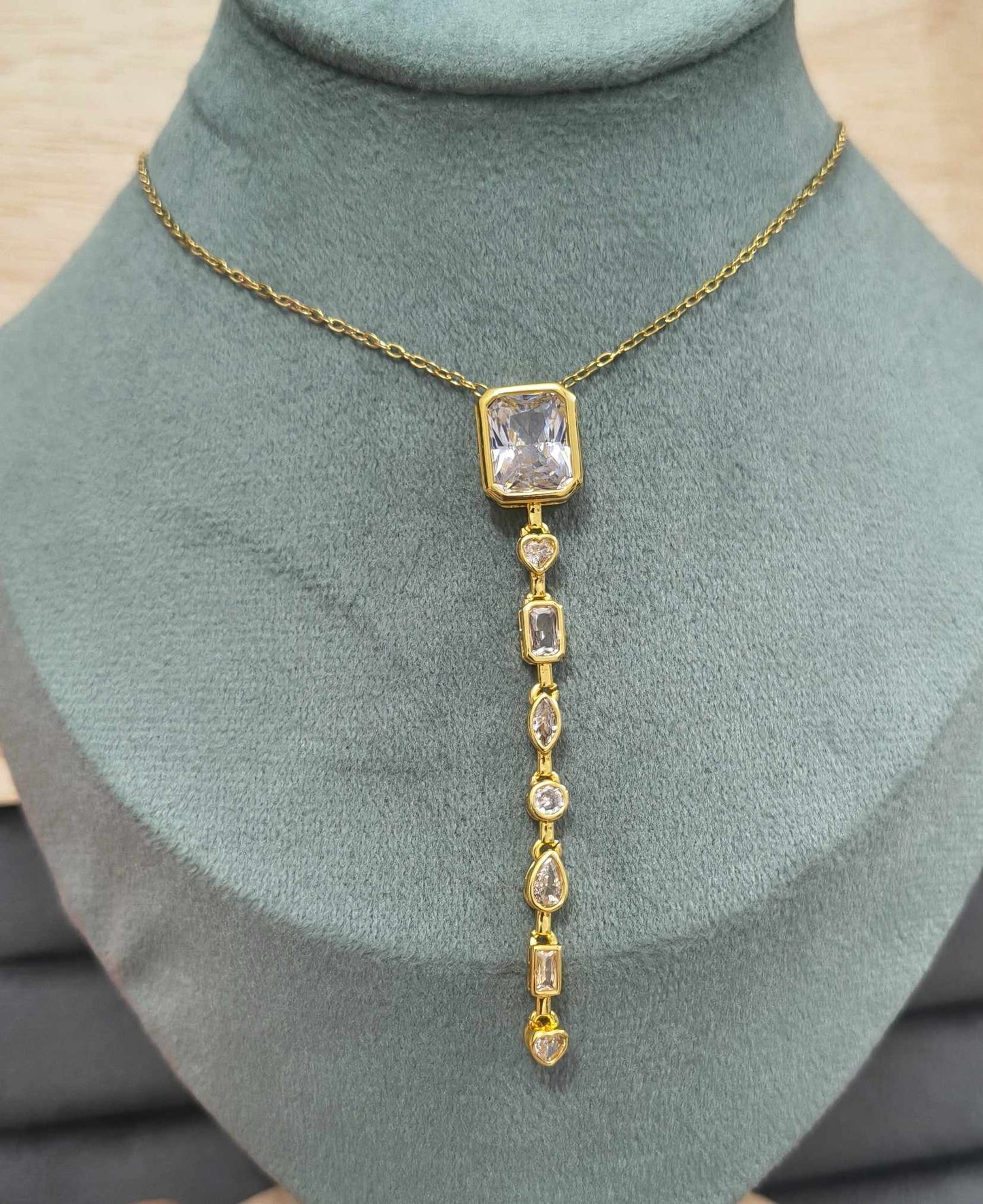 Anti Tarnish Necklace Stylish Drop Pendant 18K Gold Plated