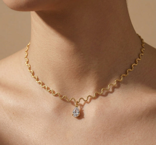 Anti Tarnish Necklace Wavy Chain with Solitaire Pendant 18K