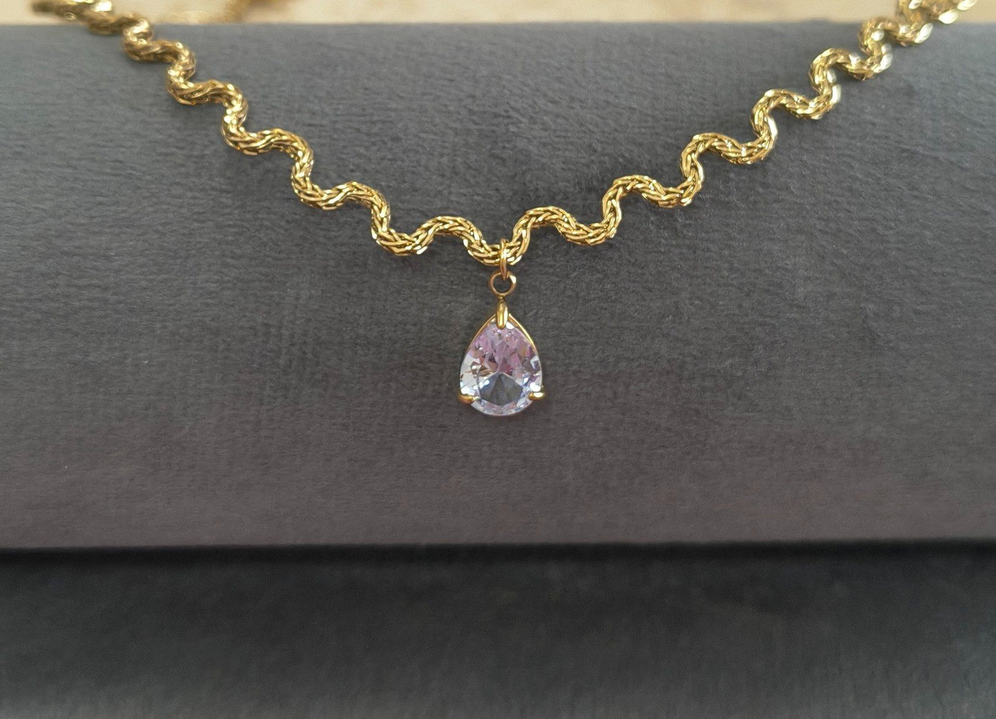 Anti Tarnish Necklace Wavy Chain with Solitaire Pendant 18K