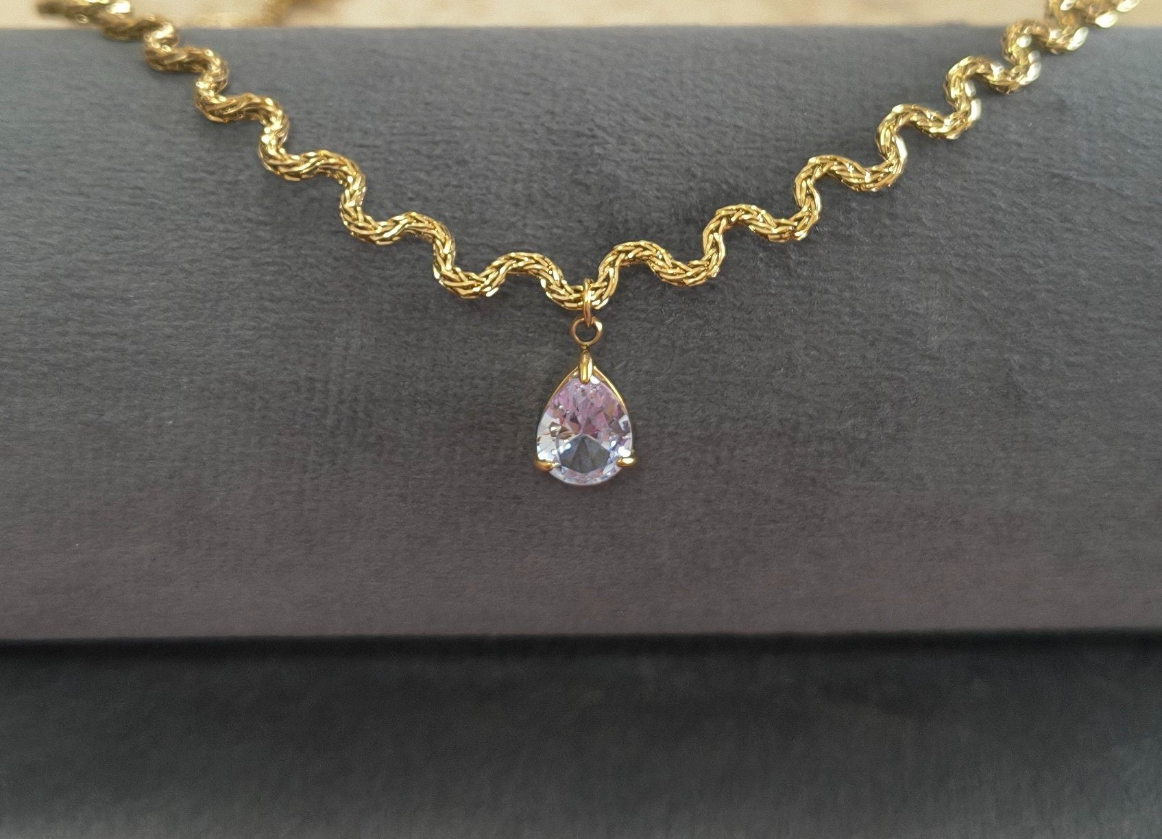 Anti Tarnish Necklace Wavy Chain with Solitaire Pendant 18K