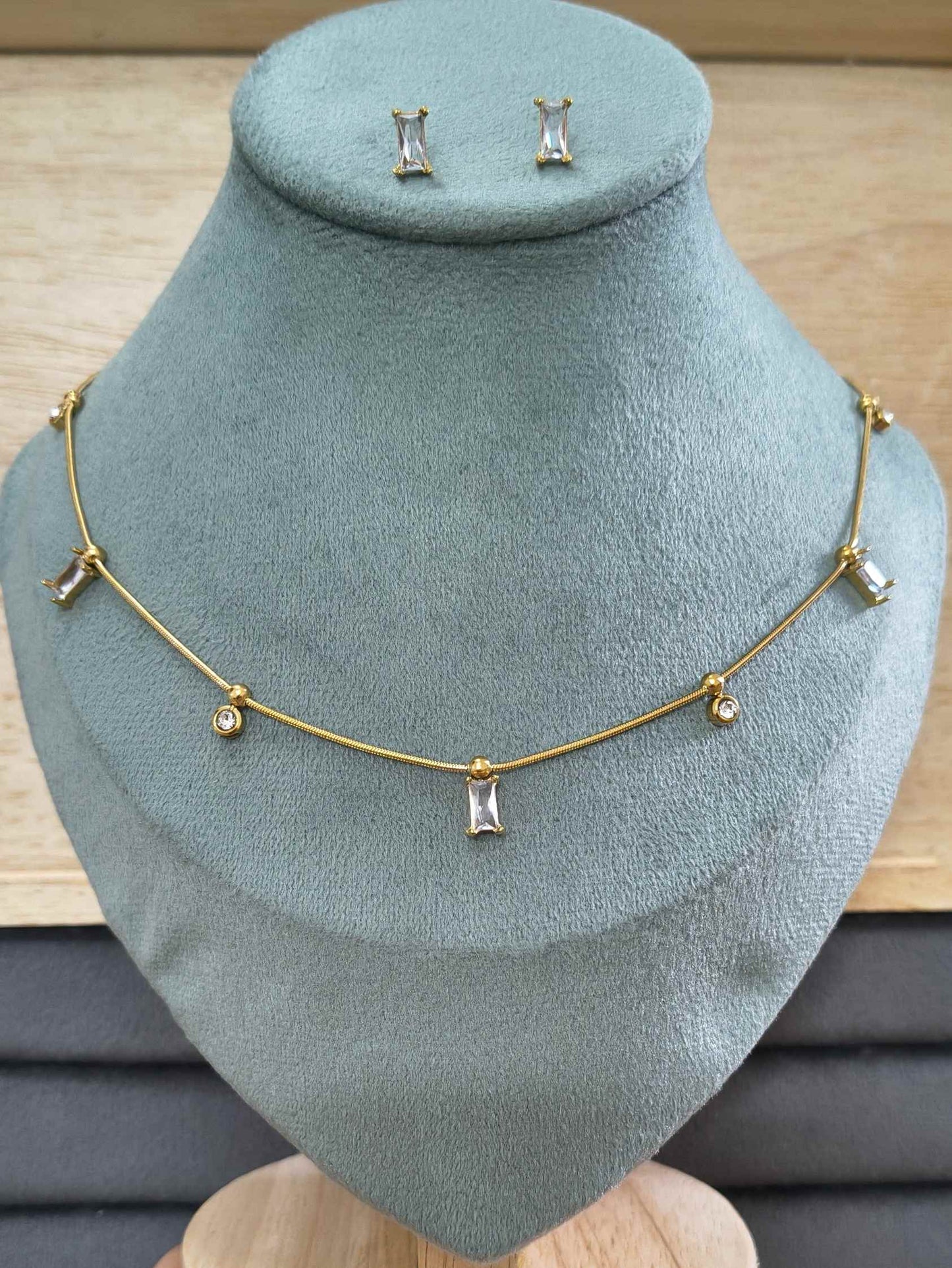 Anti Tarnish Necklace With Earrings Delicate Stone Set