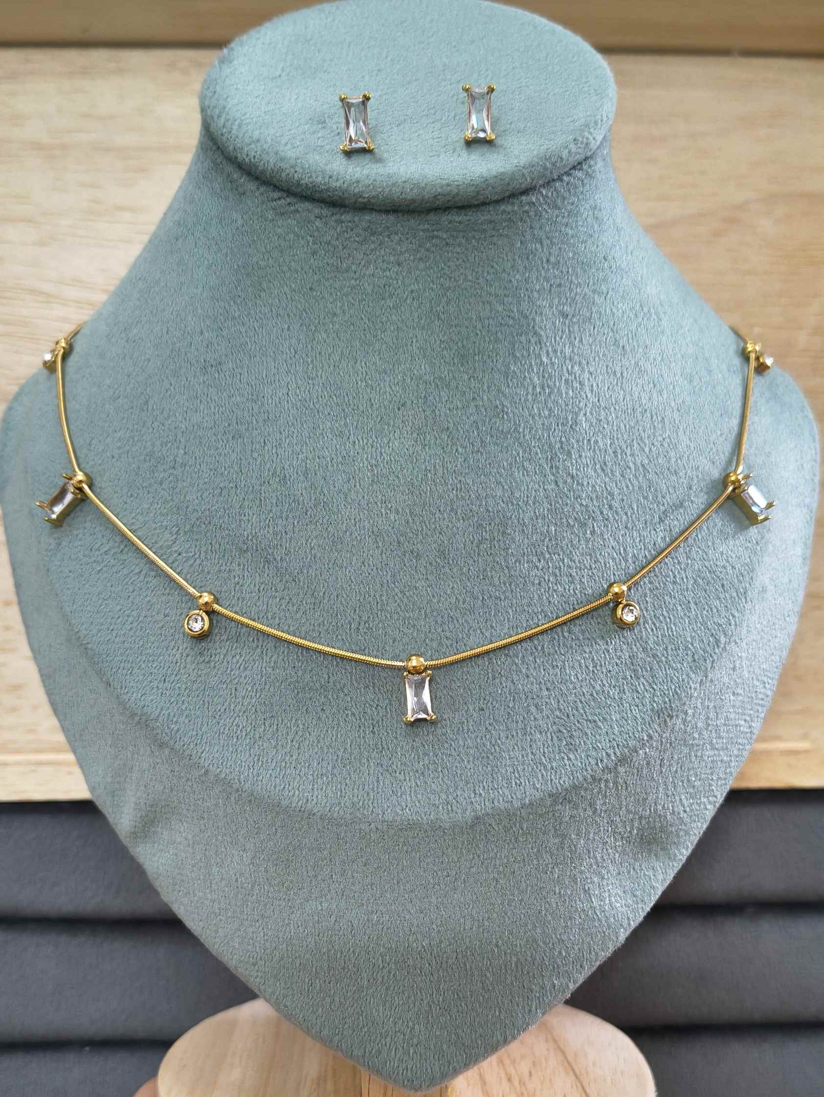 Anti Tarnish Necklace With Earrings Delicate Stone Set