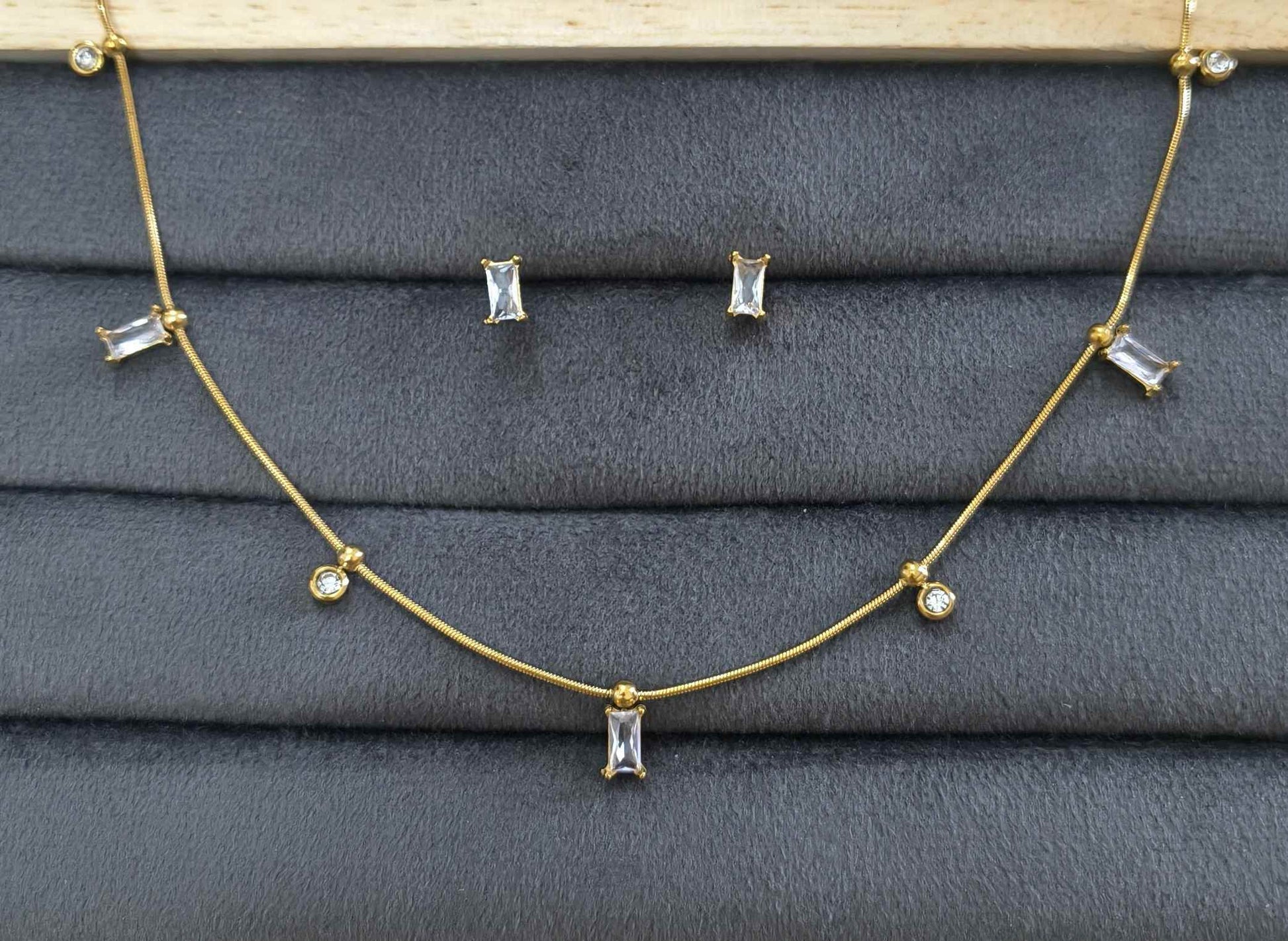 Anti Tarnish Necklace With Earrings Delicate Stone Set