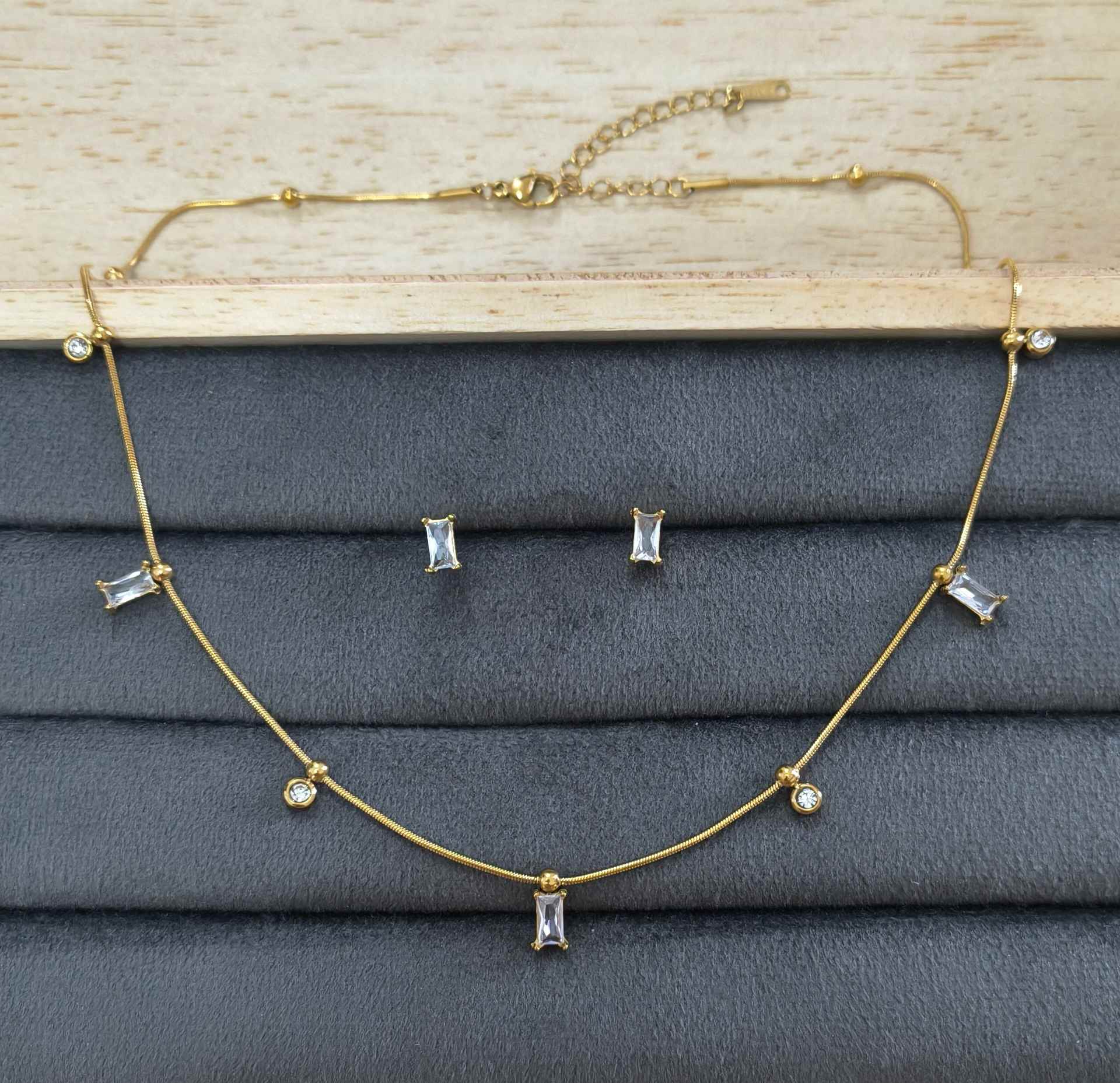 Anti Tarnish Necklace With Earrings Delicate Stone Set