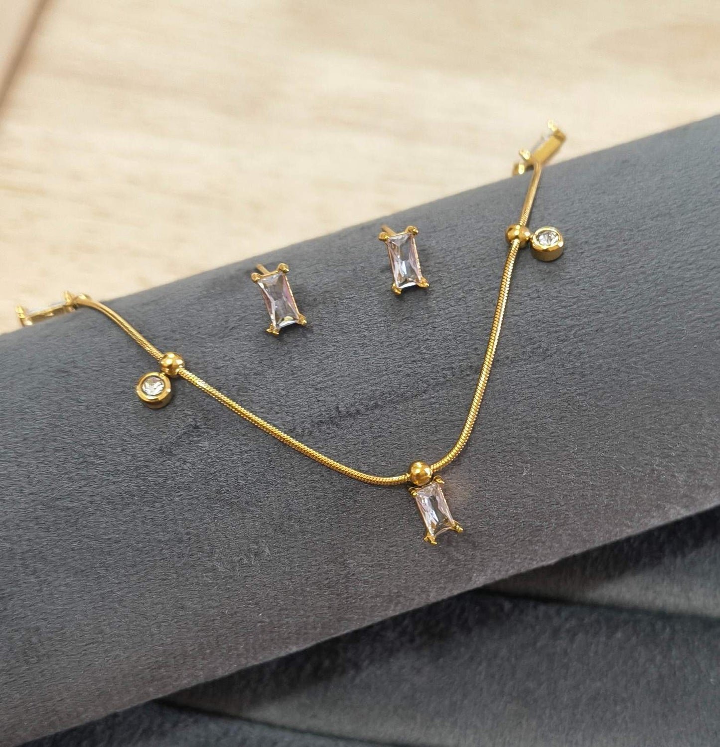 Anti Tarnish Necklace With Earrings Delicate Stone Set