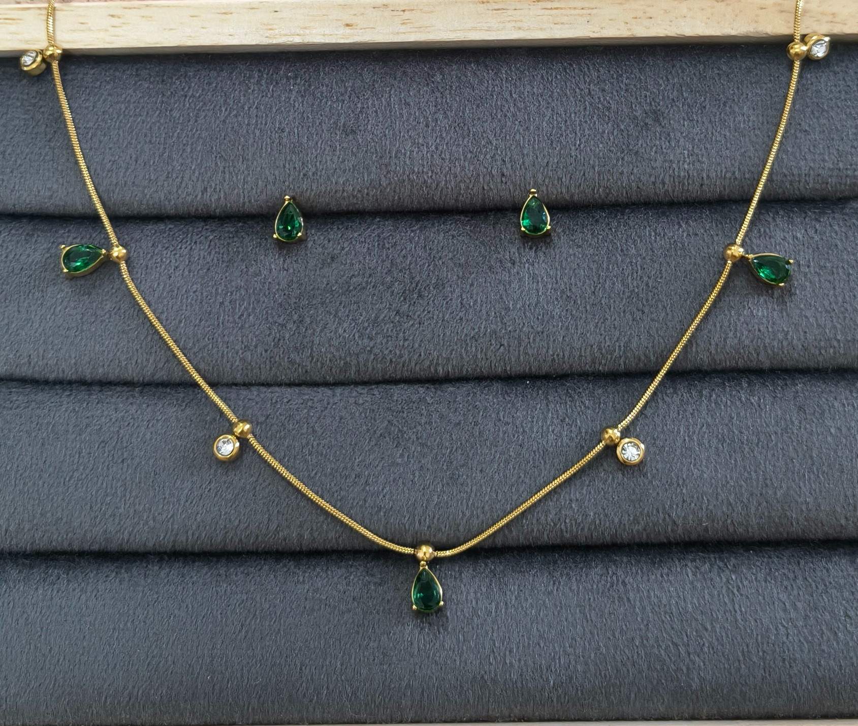 Anti Tarnish Necklace With Earrings Green Teardrop Set