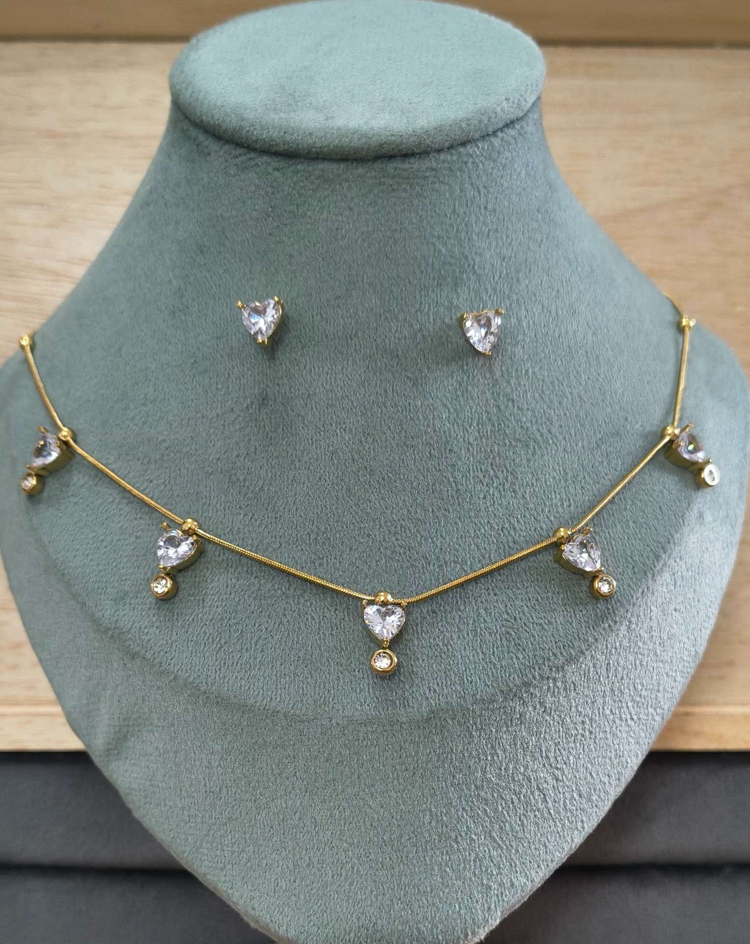 Anti Tarnish Necklace With Earrings Sparkling Heart Set