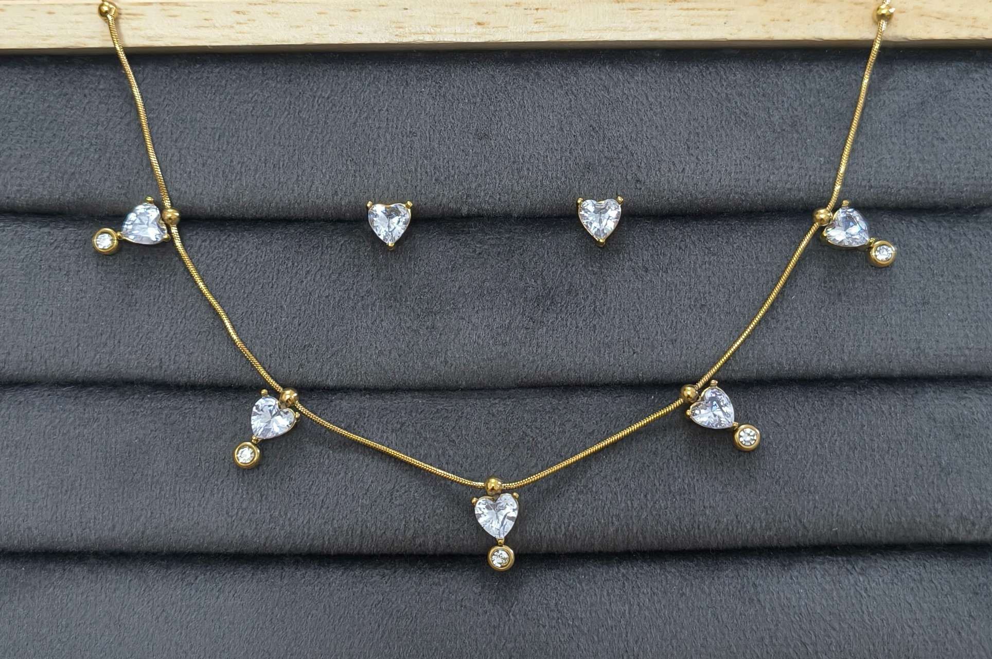 Anti Tarnish Necklace With Earrings Sparkling Heart Set
