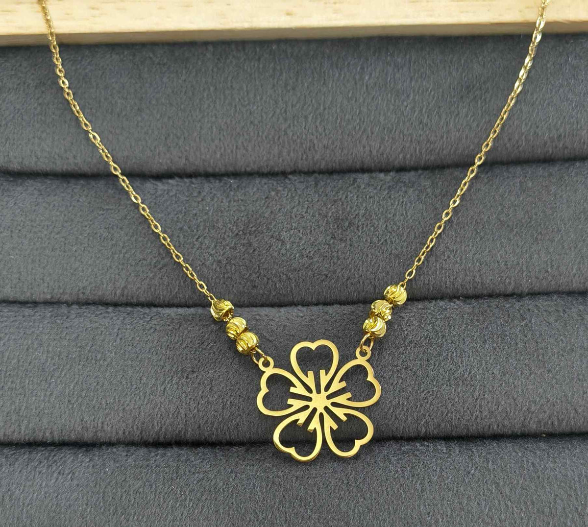 Anti Tarnish Necklace With Flower Pendant 18K Gold Plated