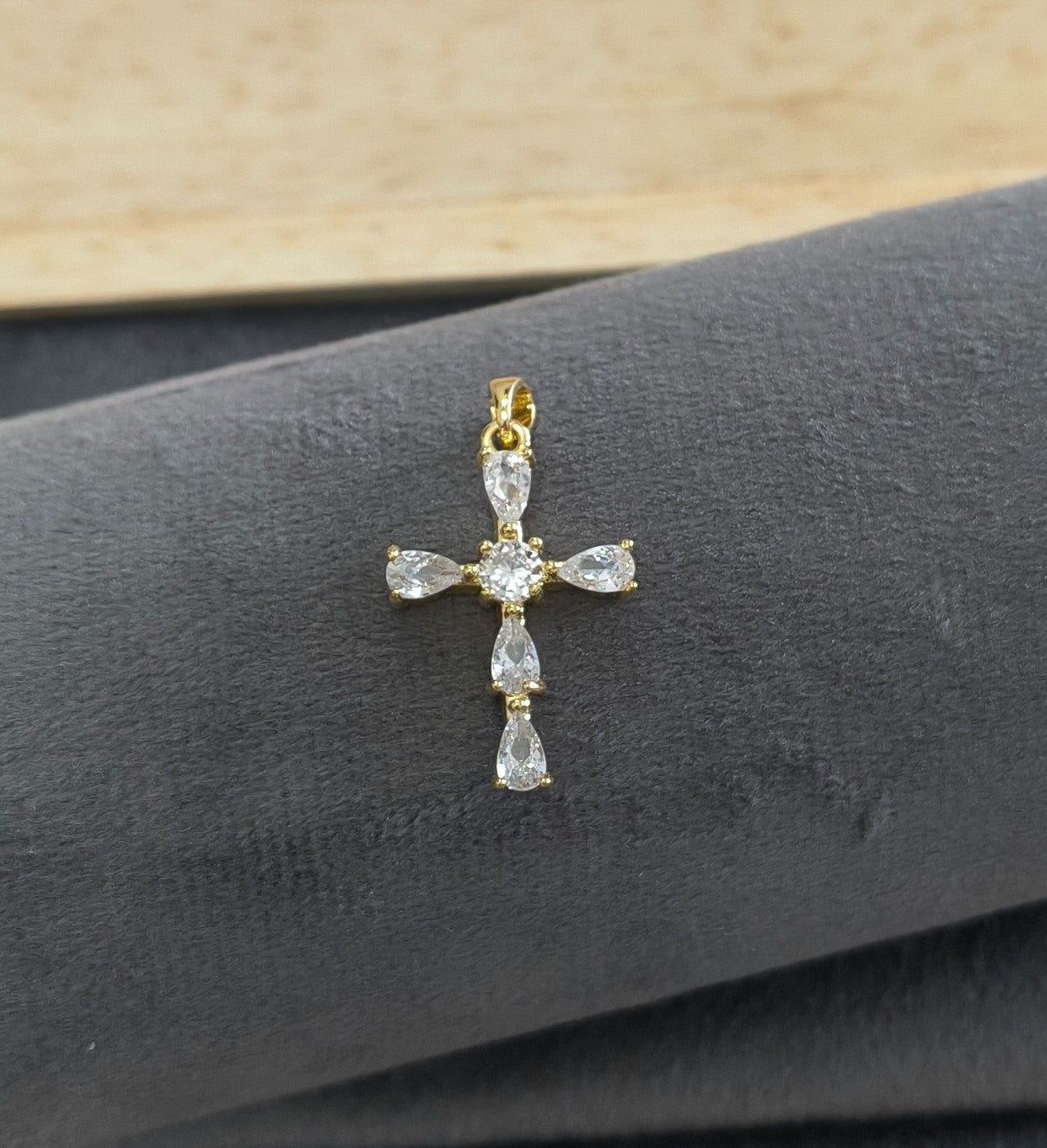Anti Tarnish Pendant Teardrop Zircon Cross 18K Gold Plated