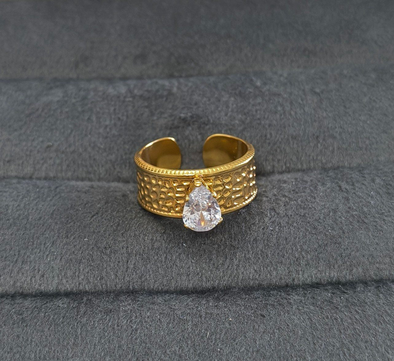 Anti Tarnish Ring Band Solitaire Diamond Ring 18K Gold Plated