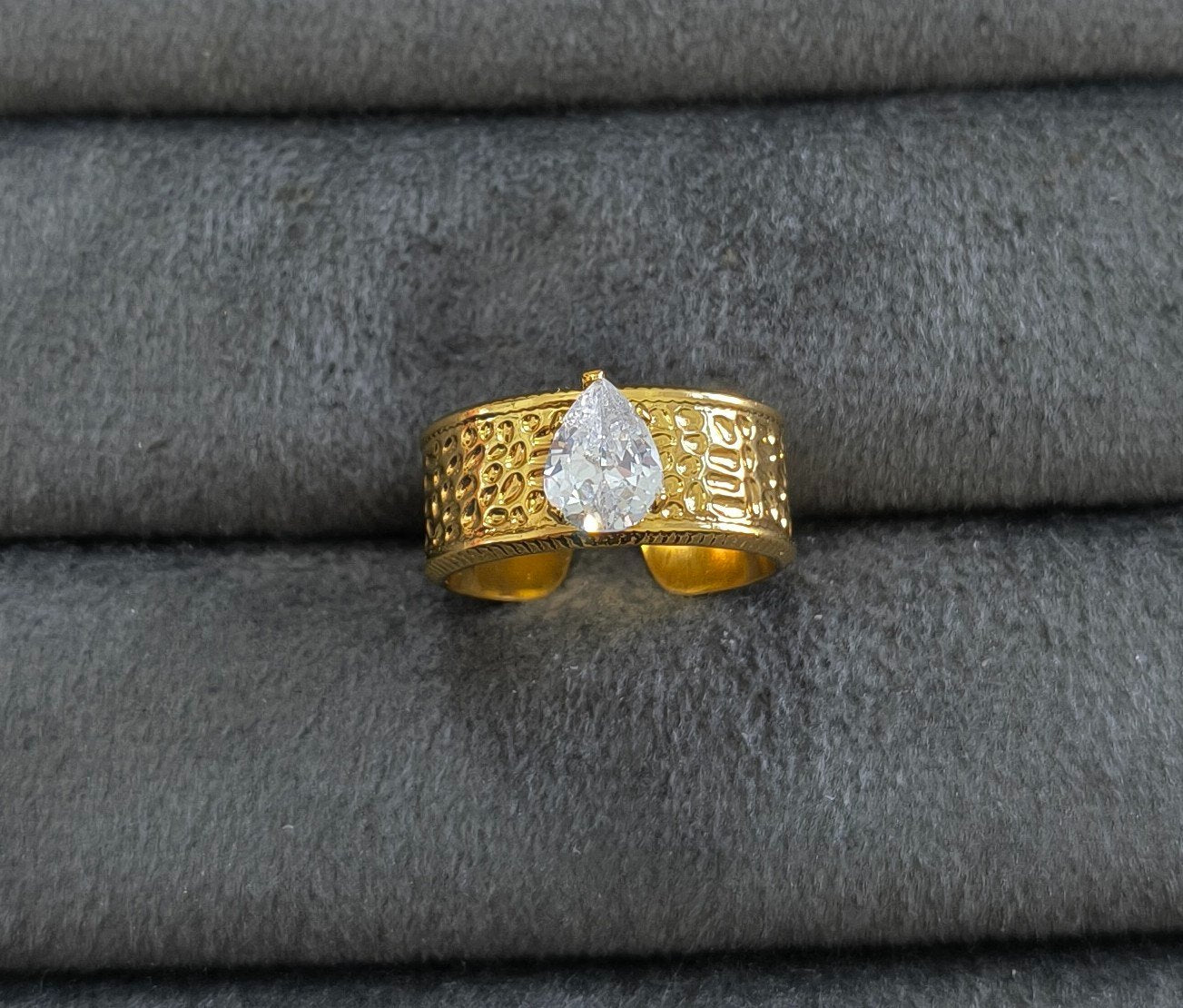 Anti Tarnish Ring Band Solitaire Diamond Ring 18K Gold Plated