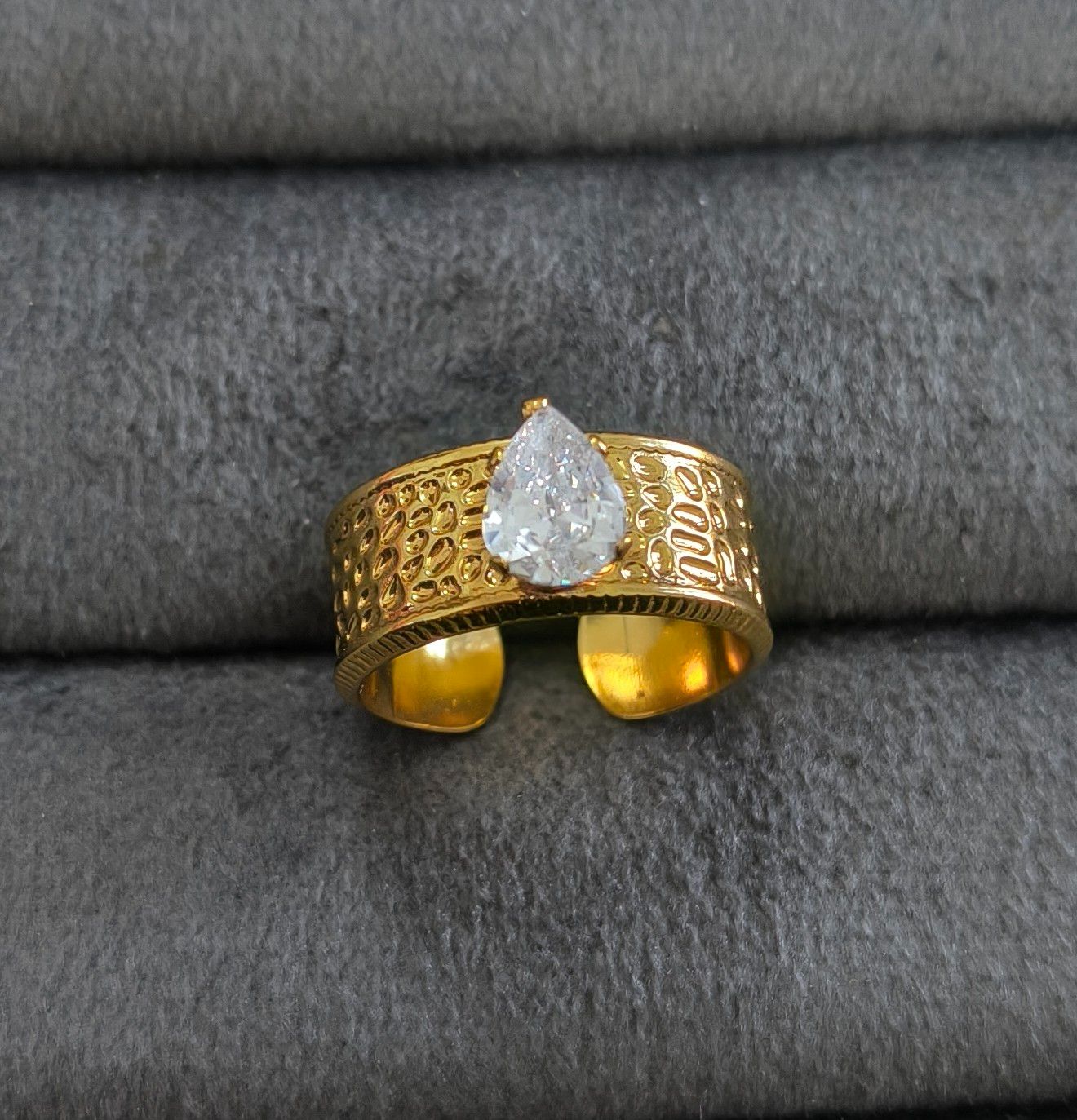 Anti Tarnish Ring Band Solitaire Diamond Ring 18K Gold Plated