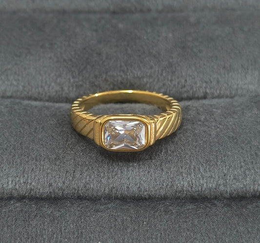 Anti Tarnish Ring Clear Solitaire Ring Unisex 18K Gold Plated