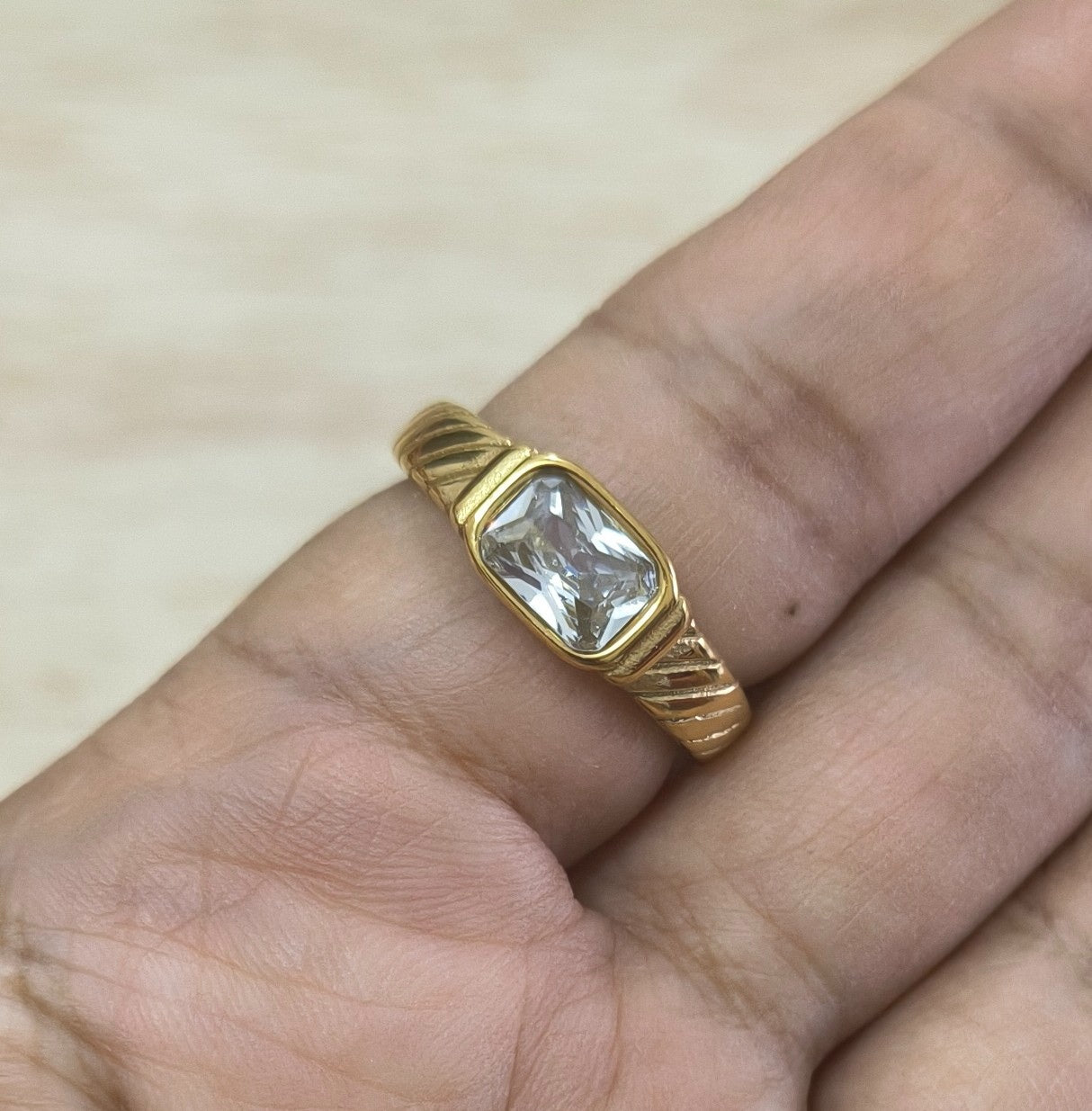 Anti Tarnish Ring Clear Solitaire Ring Unisex 18K Gold Plated