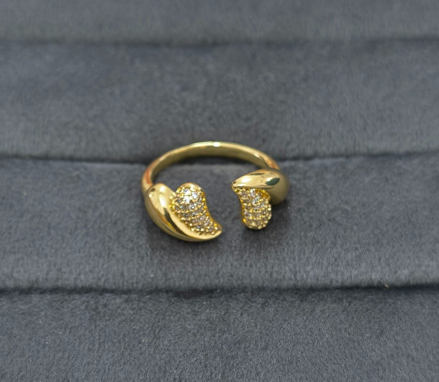Anti Tarnish Ring Shiny Hearts Ring 18K Gold Plated
