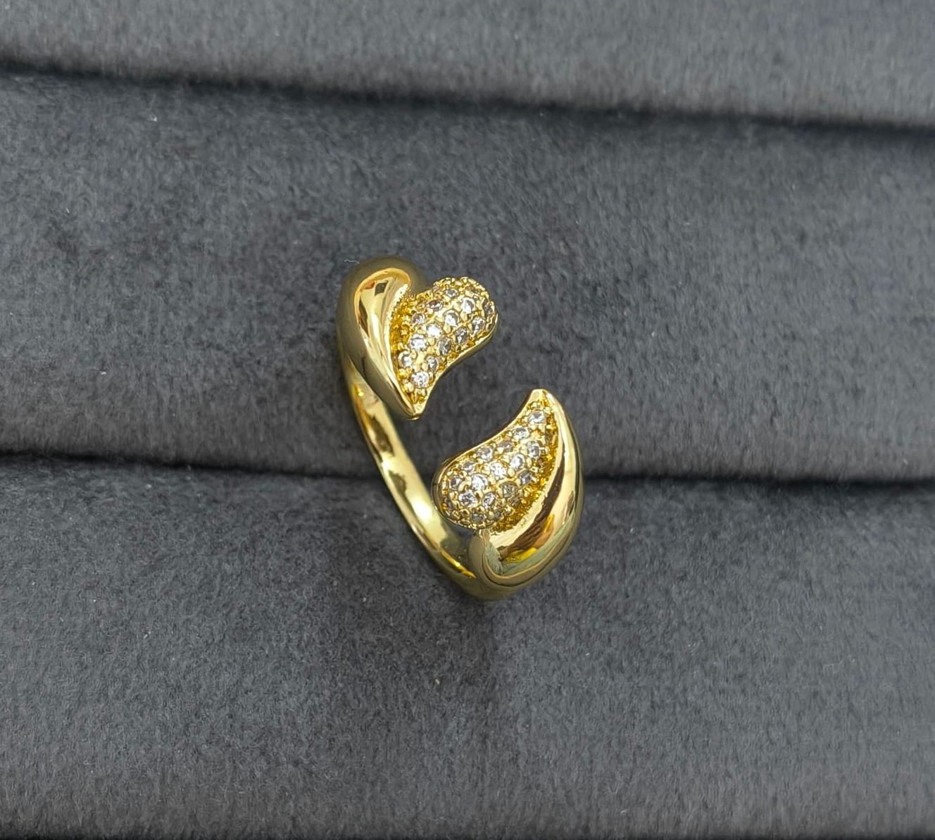 Anti Tarnish Ring Shiny Hearts Ring 18K Gold Plated