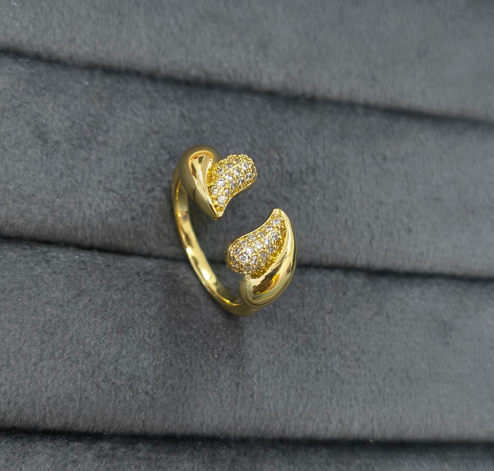 Anti Tarnish Ring Shiny Hearts Ring 18K Gold Plated