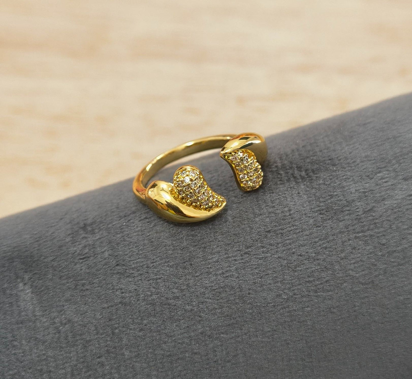 Anti Tarnish Ring Shiny Hearts Ring 18K Gold Plated